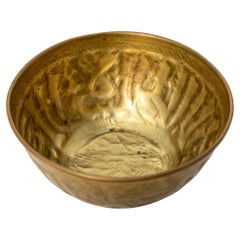 Ancien plat magique islamique en laiton gaufré et embossé Indo Persian Mughal