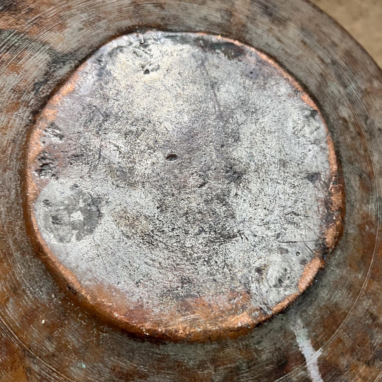 Antico vaso islamico con coperchio in rame Repoussé in vendita 2