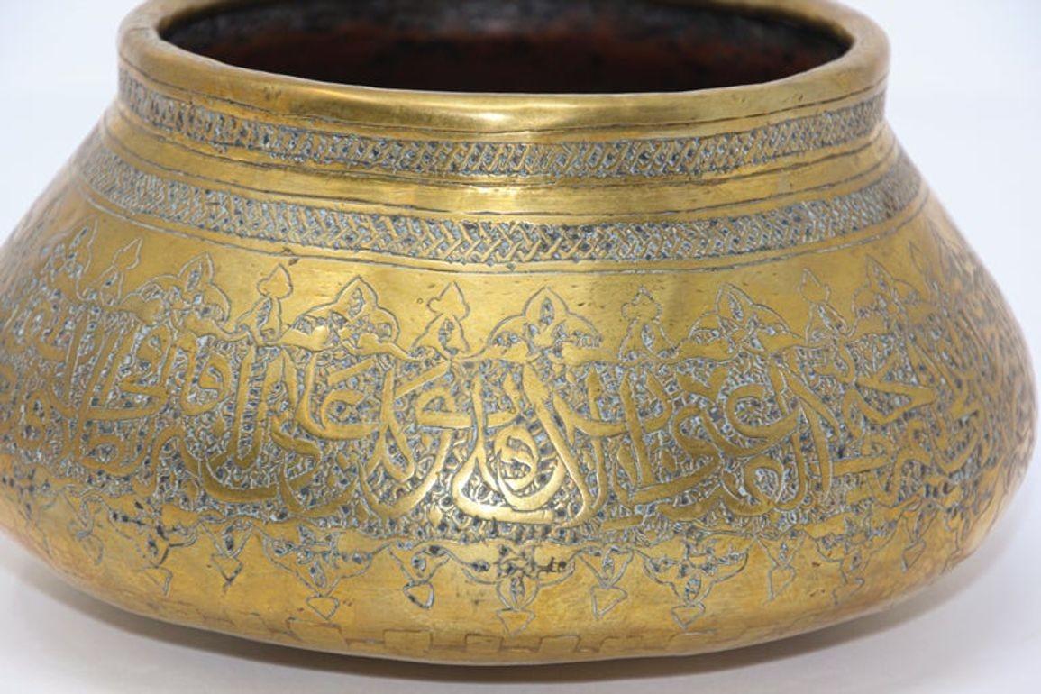 Antique Islamic Brass Bowl Fine Metalwork Hand Etched Bowl In Good Condition For Sale In North Hollywood, CA