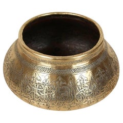Antike islamische Schale aus Messing mit feiner Metallarbeit, handgeätzter Schale