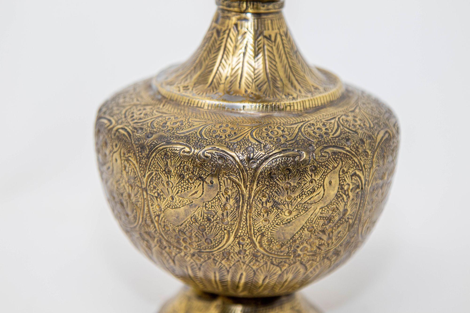 Antico vaso islamico persiano in ottone inciso XIX sec. In condizioni buone in vendita a North Hollywood, CA