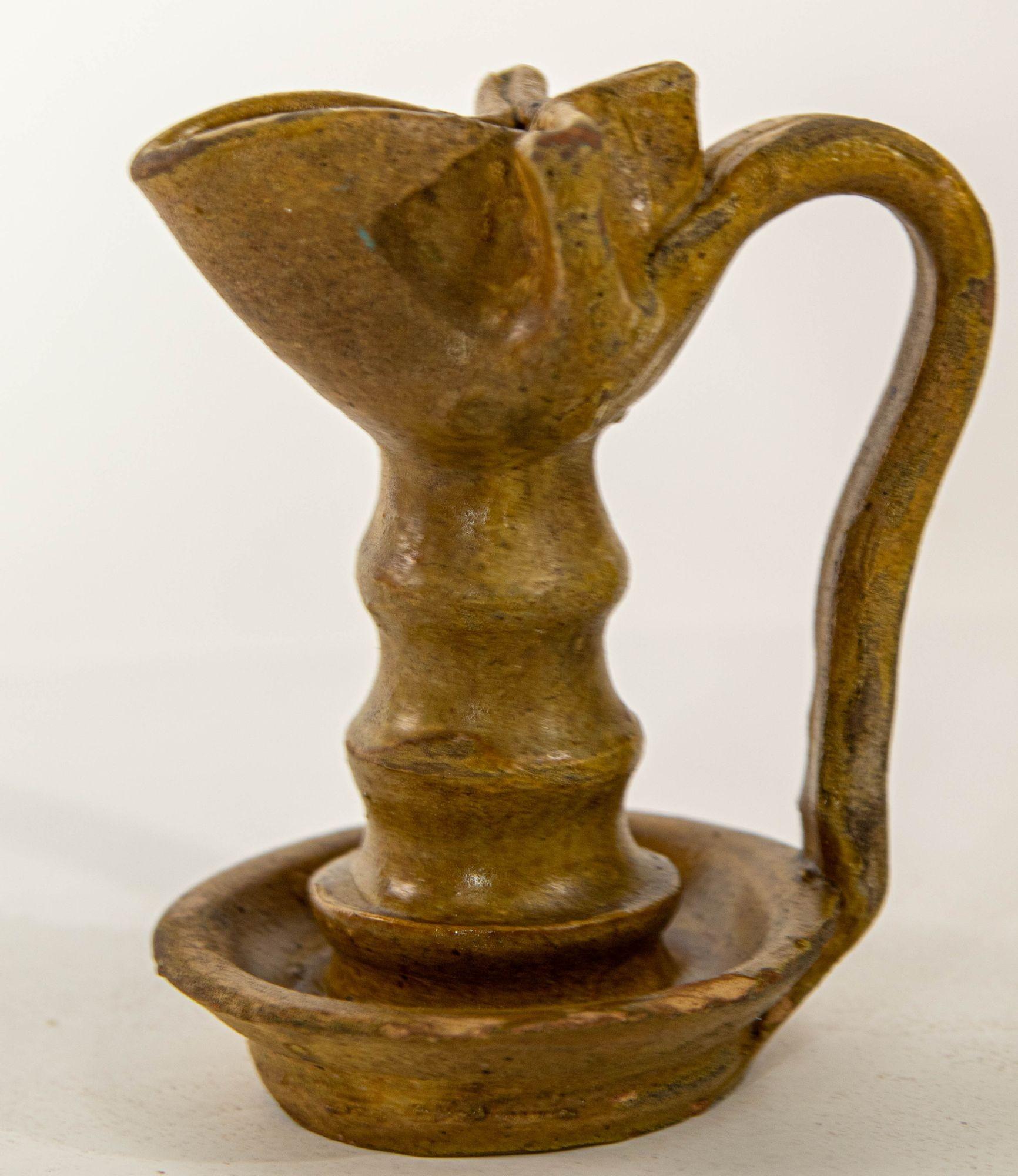 Antike islamische persische glasierte Öllampe im Nishapur-Stil aus Keramik (Islamisch) im Angebot
