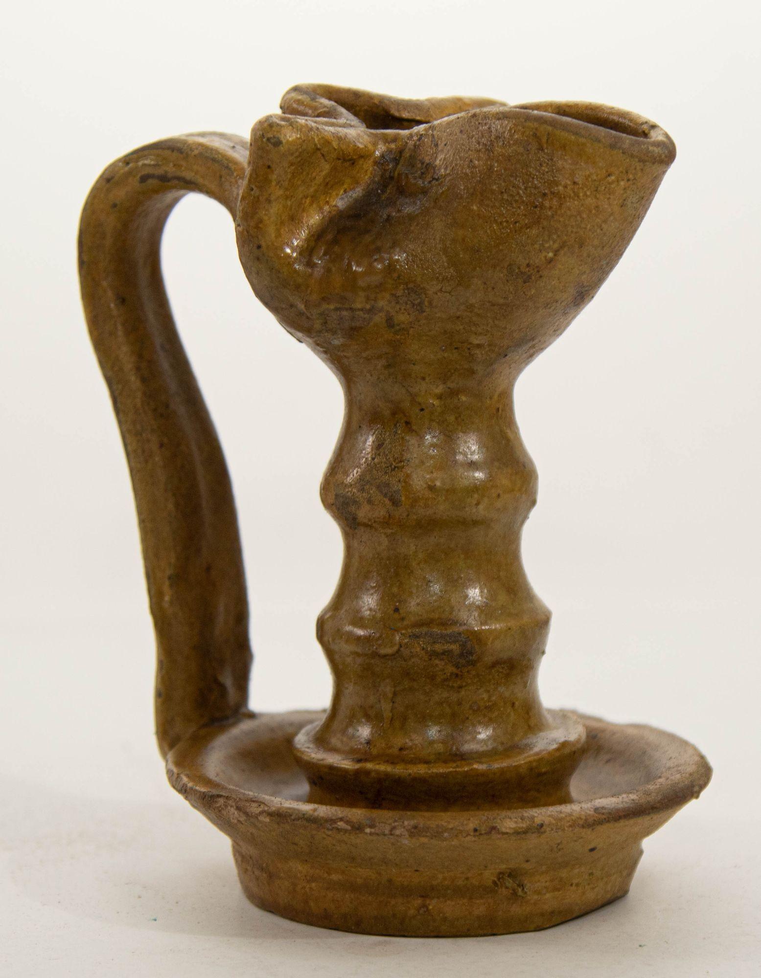 Antike islamische persische glasierte Öllampe im Nishapur-Stil aus Keramik im Angebot 1