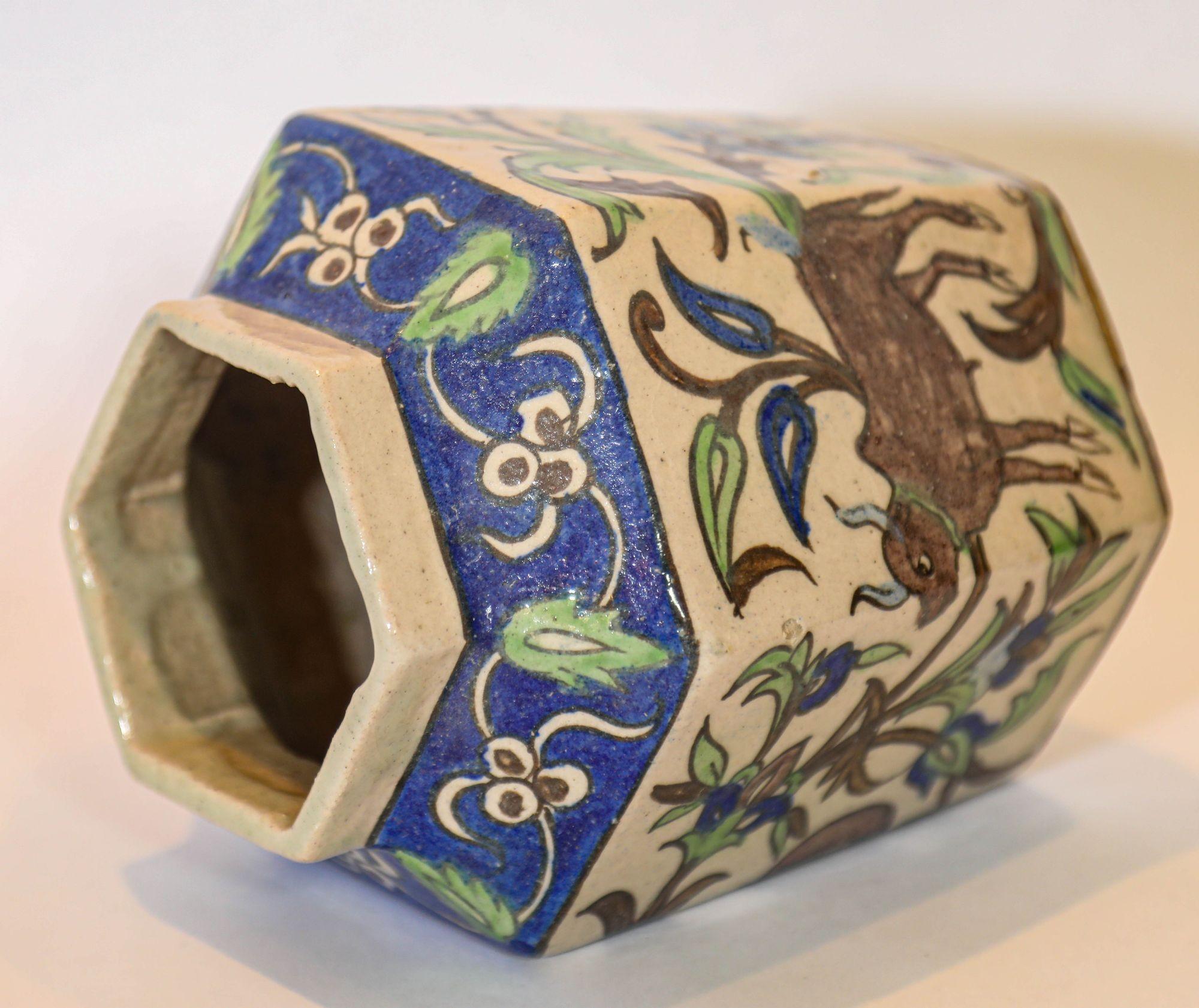 Antico vaso islamico persiano della dinastia Qajar in ceramica smaltata in vendita 2