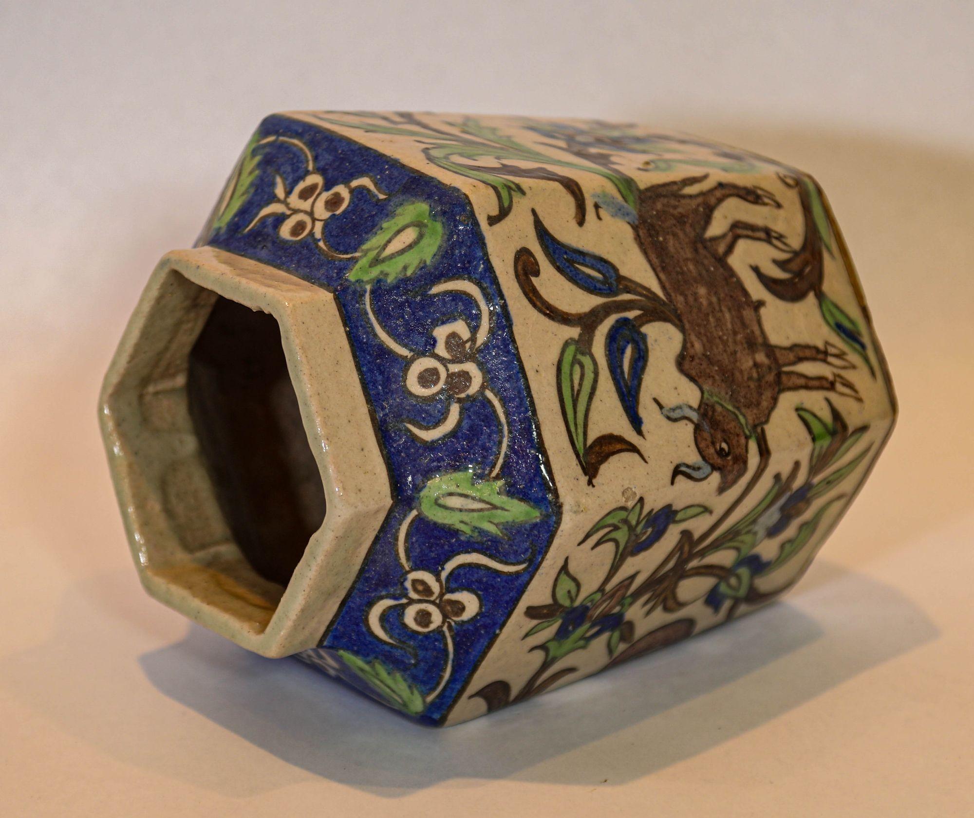 Antico vaso islamico persiano della dinastia Qajar in ceramica smaltata in vendita 3