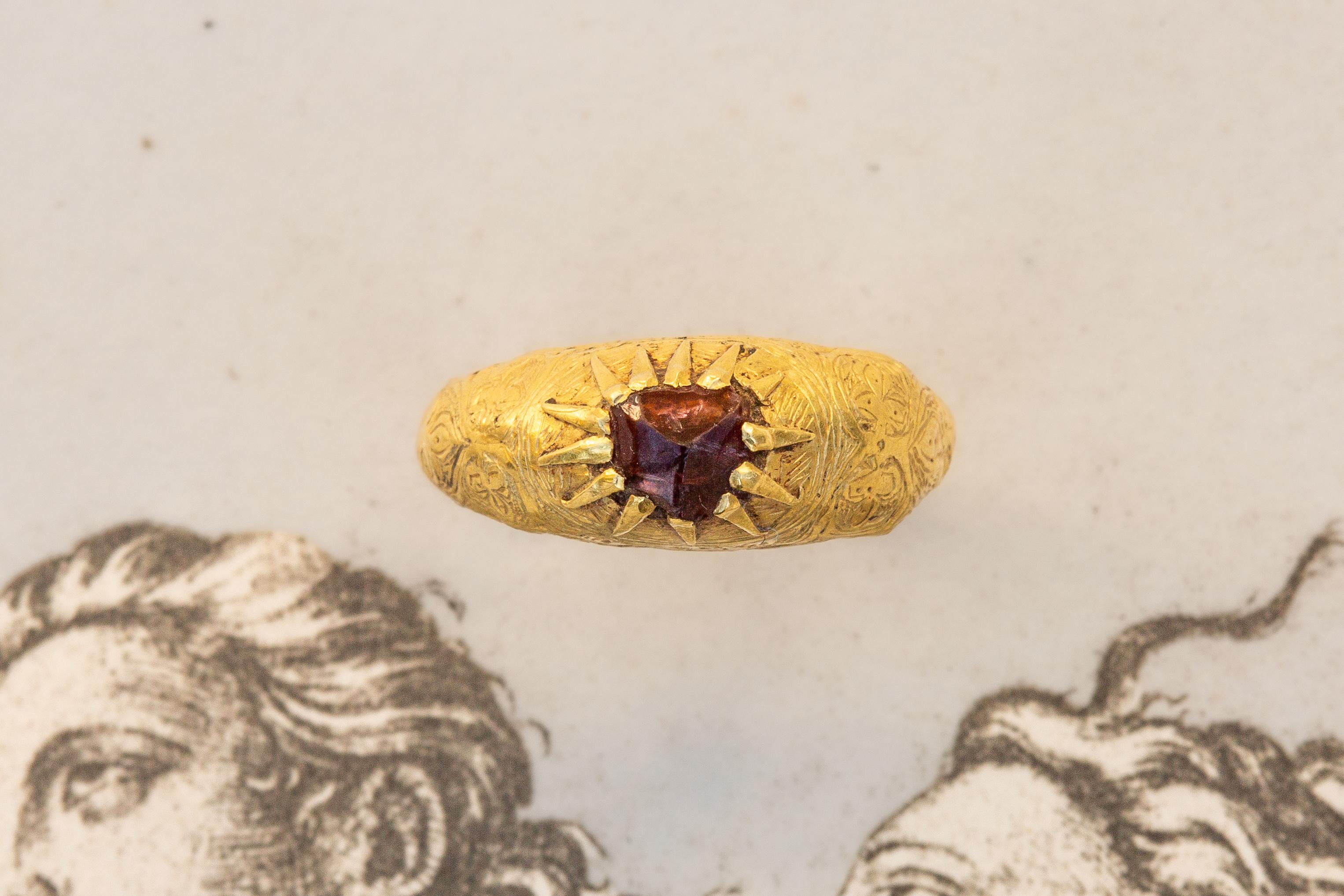 Antique Islamic Seljuk ‘Selçuklu’ Period Gold Ring with Garnet 12th Century AD 2