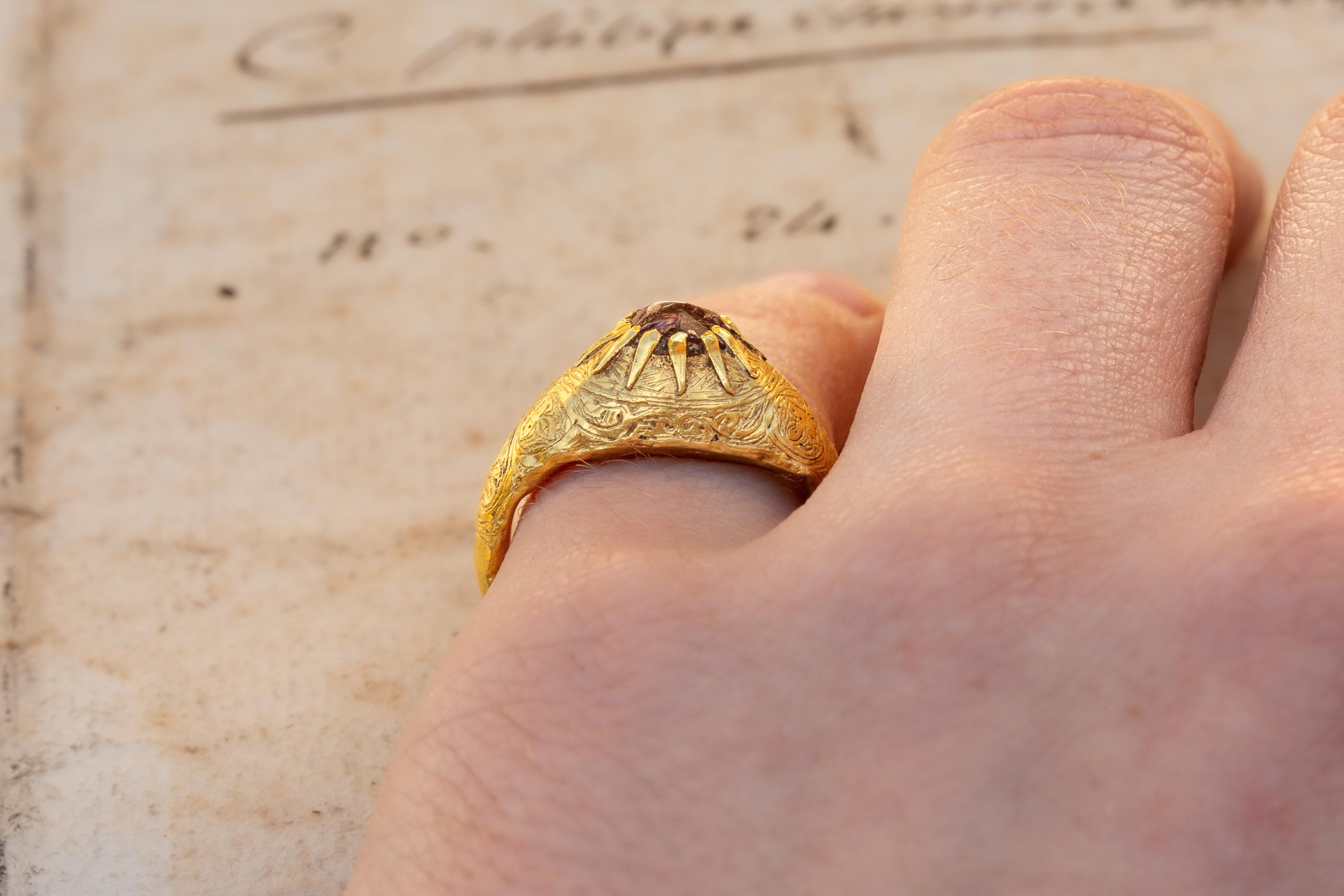 Antique Islamic Seljuk ‘Selçuklu’ Period Gold Ring with Garnet 12th Century AD 7