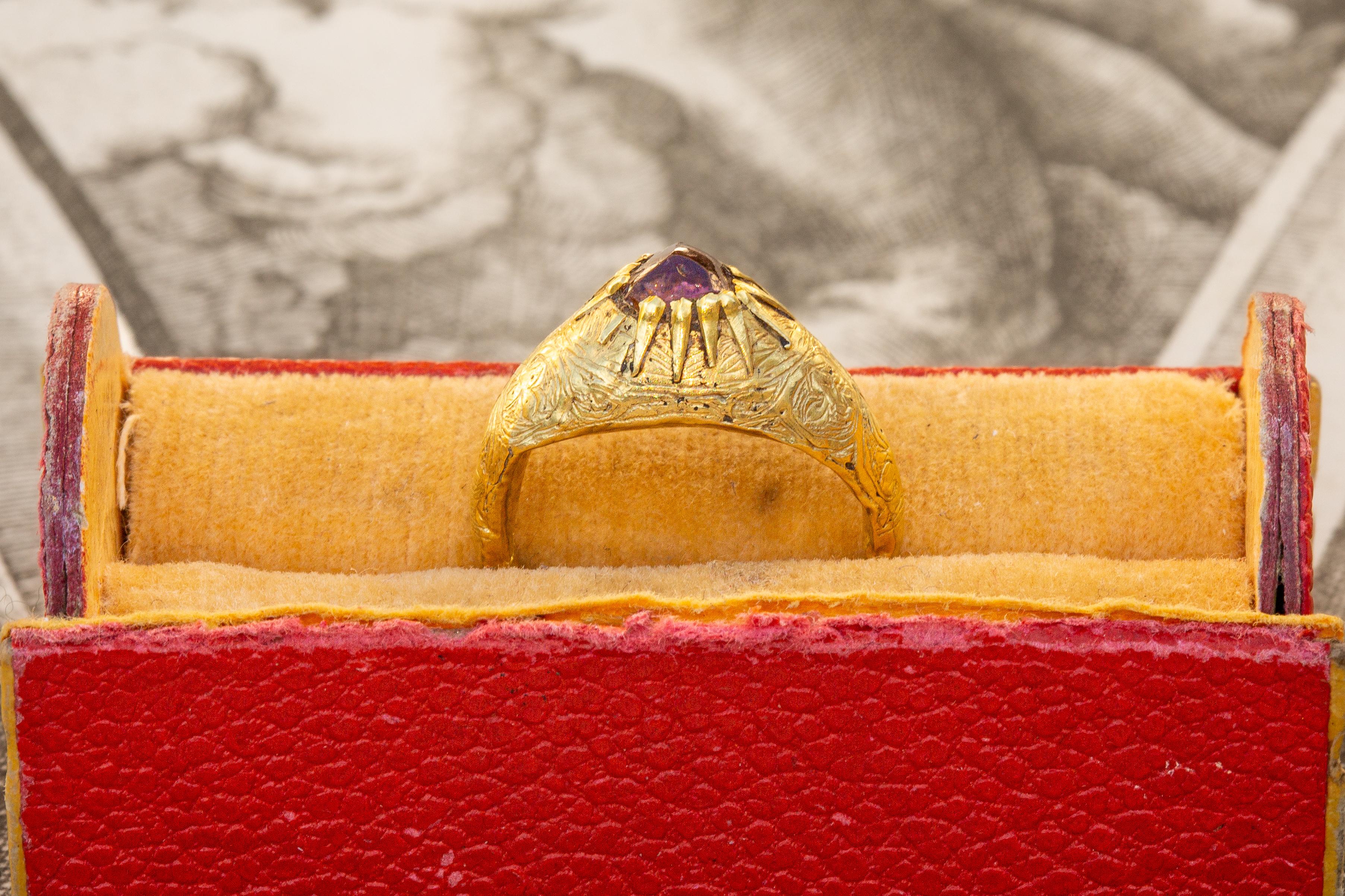 Antique Islamic Seljuk ‘Selçuklu’ Period Gold Ring with Garnet 12th Century AD 1
