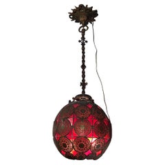 Ancienne lampe suspendue islamique en verre rouge plombé
