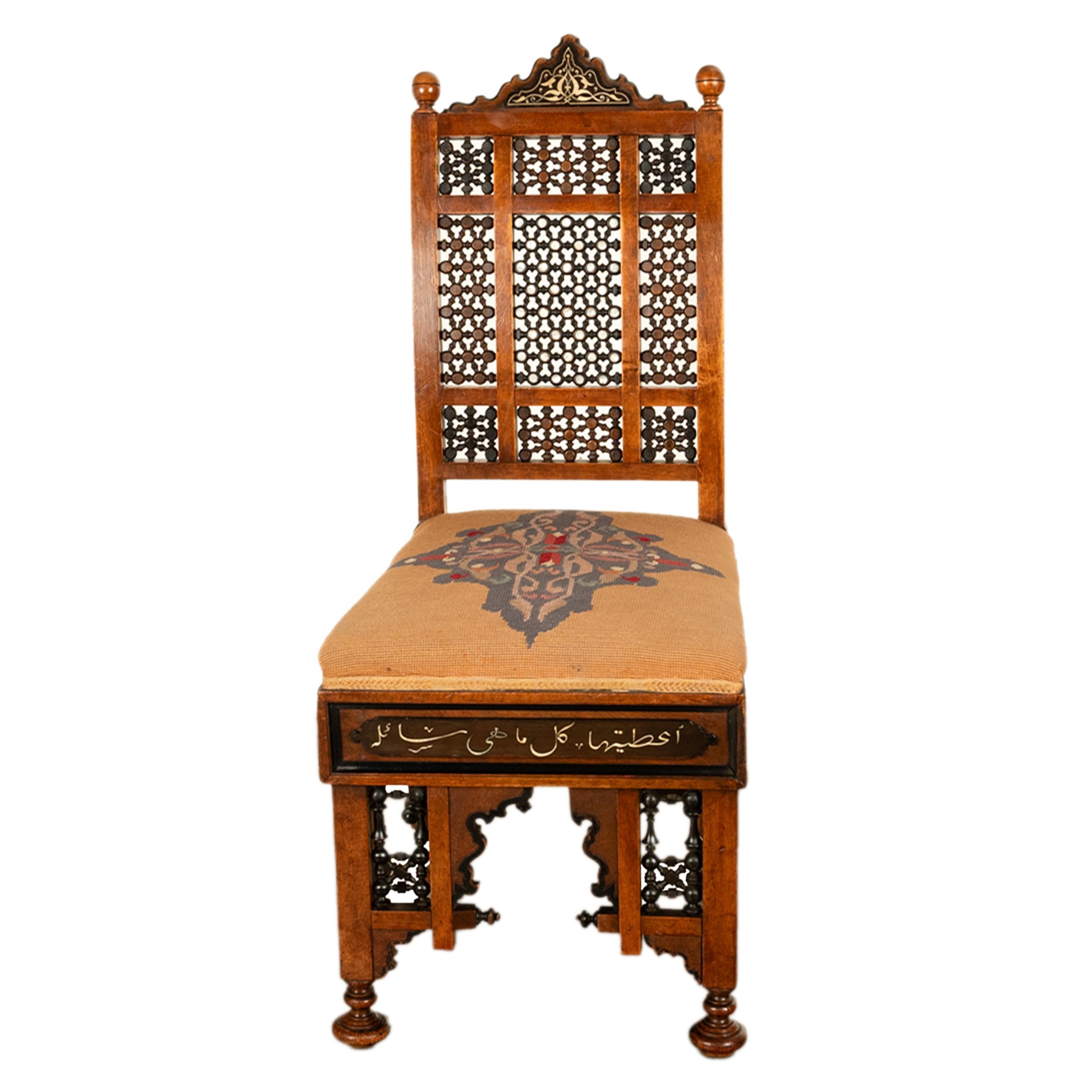 Antica sedia islamica siriana moresca con caligrafia araba intarsiata Levantina 1890 in vendita 2