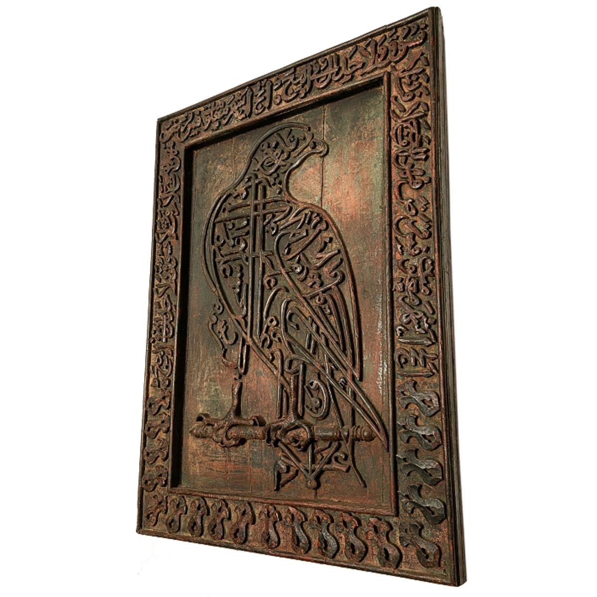 Antiquité islamique Zoomorphique Panneau Falcon en bois sculpté Calligraphie du Coran Deccan Bon état - En vente à Portland, OR