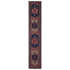 Tappeto antico Isparta Runner in rosa con medaglioni geometrici, da Rug & Kilim