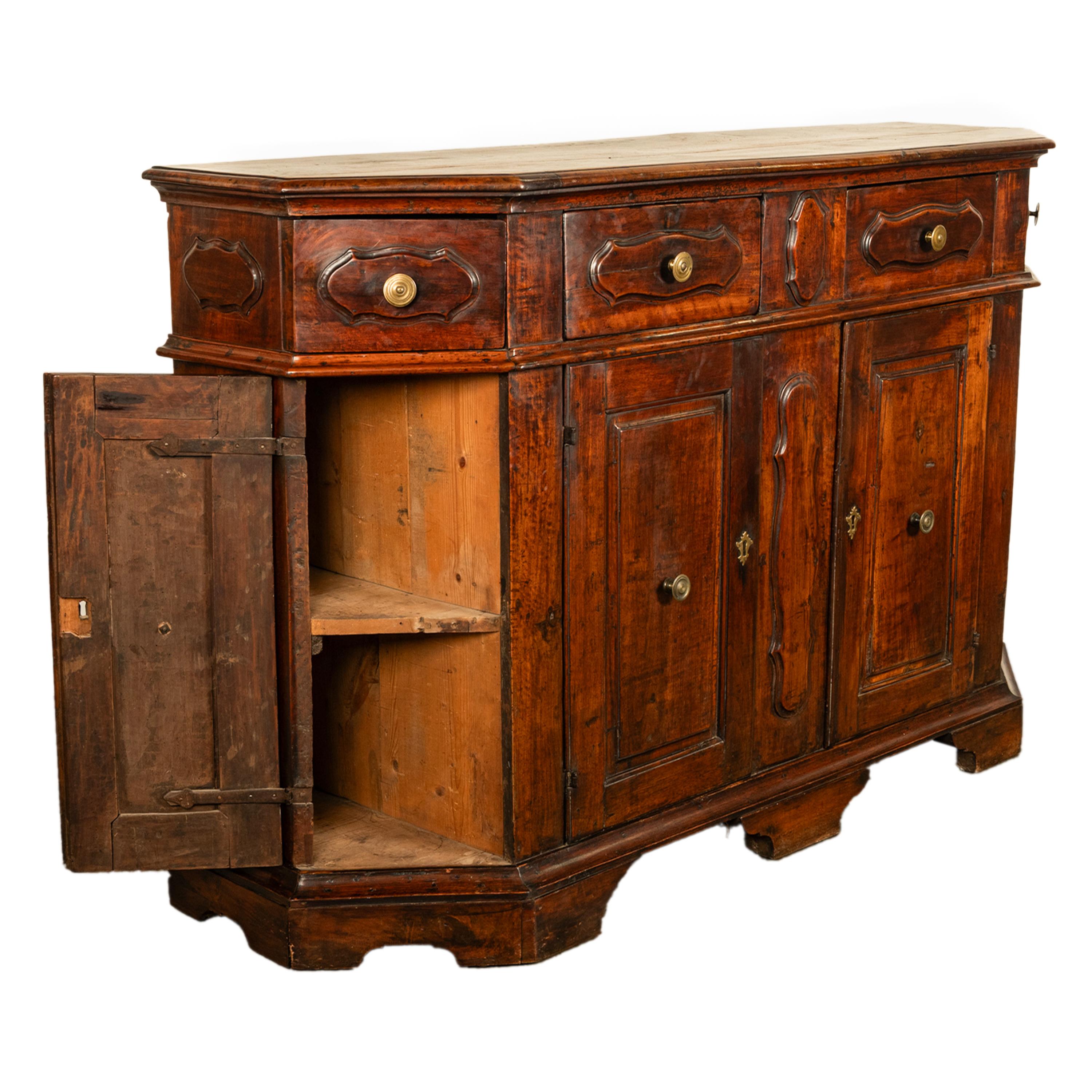 Antigua Credenza Barroca Italiana de Nogal Armario Buffet 1680 Ex Museo de Young en venta 4