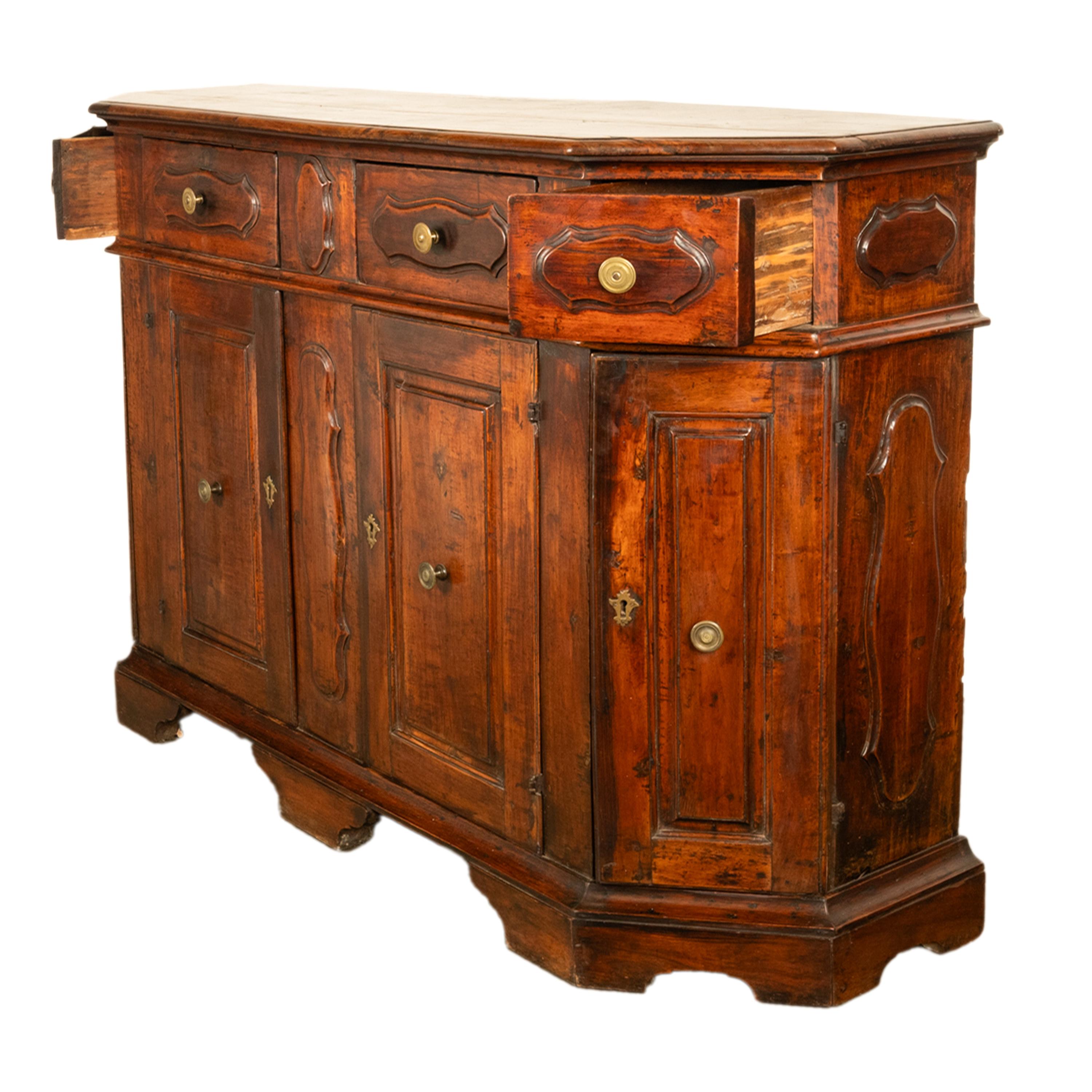 Antigua Credenza Barroca Italiana de Nogal Armario Buffet 1680 Ex Museo de Young en Bueno estado para la venta en Portland, OR
