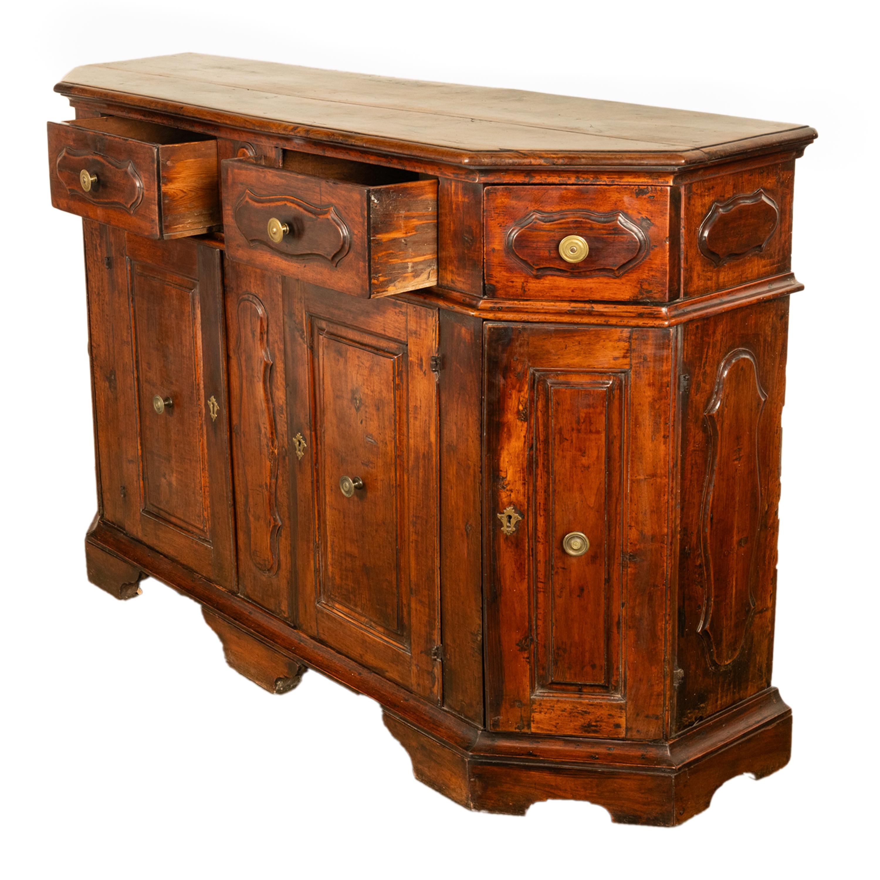 Antigua Credenza Barroca Italiana de Nogal Armario Buffet 1680 Ex Museo de Young finales del siglo XVII en venta