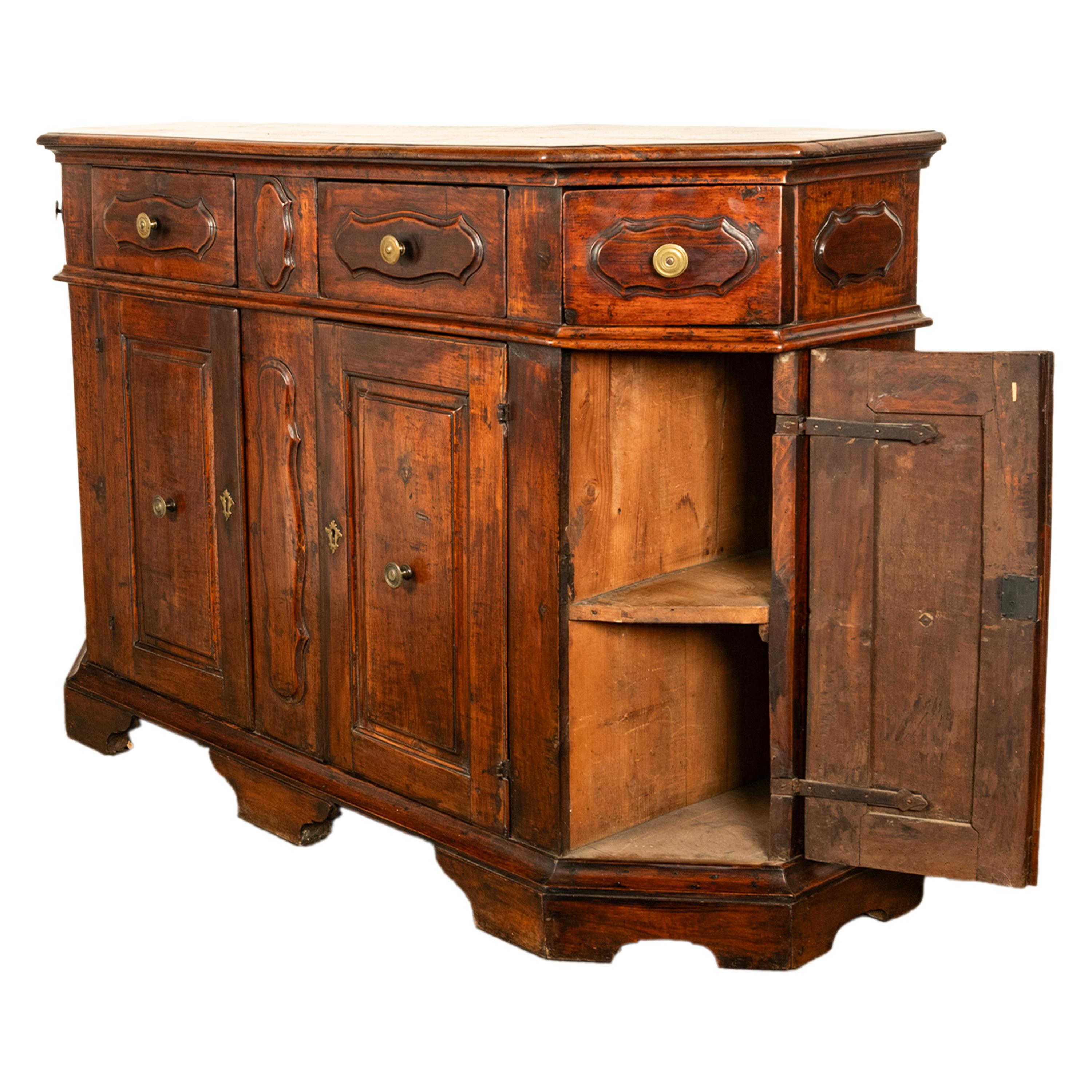 Antigua Credenza Barroca Italiana de Nogal Armario Buffet 1680 Ex Museo de Young Pino en venta
