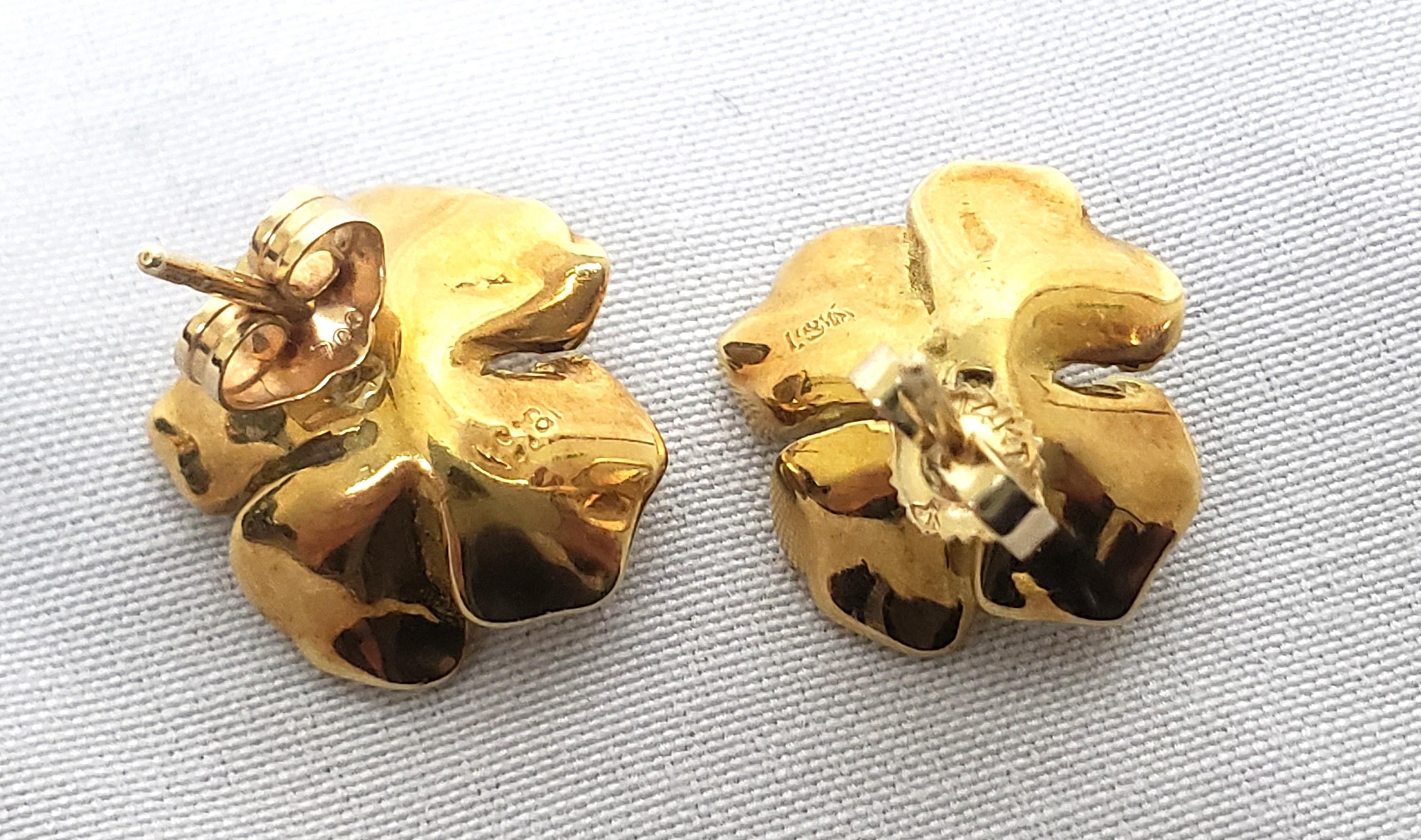 Antike italienische geblümte Brosche und Ohrringe aus 18 Karat Gelbgold mit Saphiren, Set  im Angebot 4