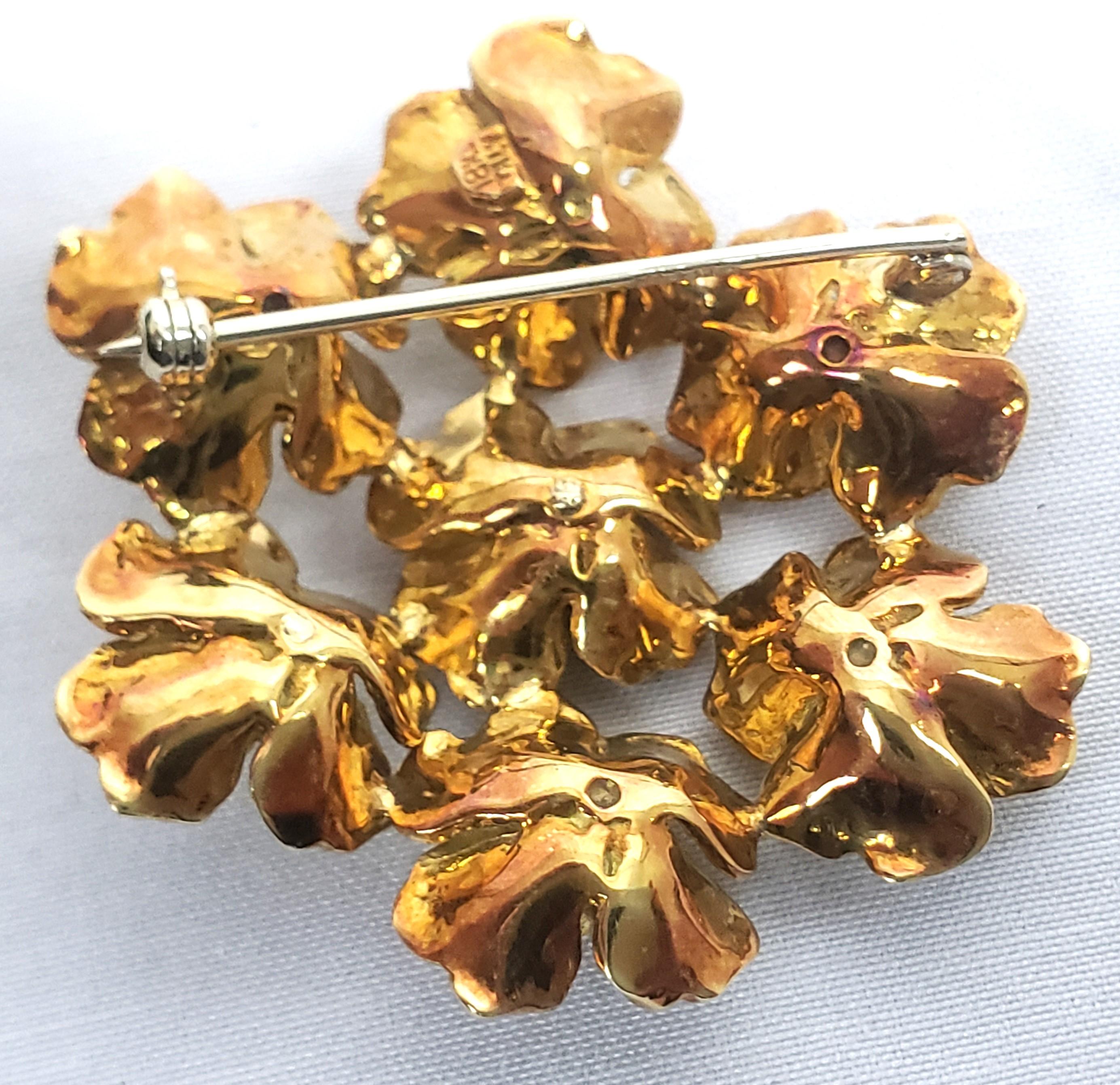 Antike italienische geblümte Brosche und Ohrringe aus 18 Karat Gelbgold mit Saphiren, Set  (Gold) im Angebot