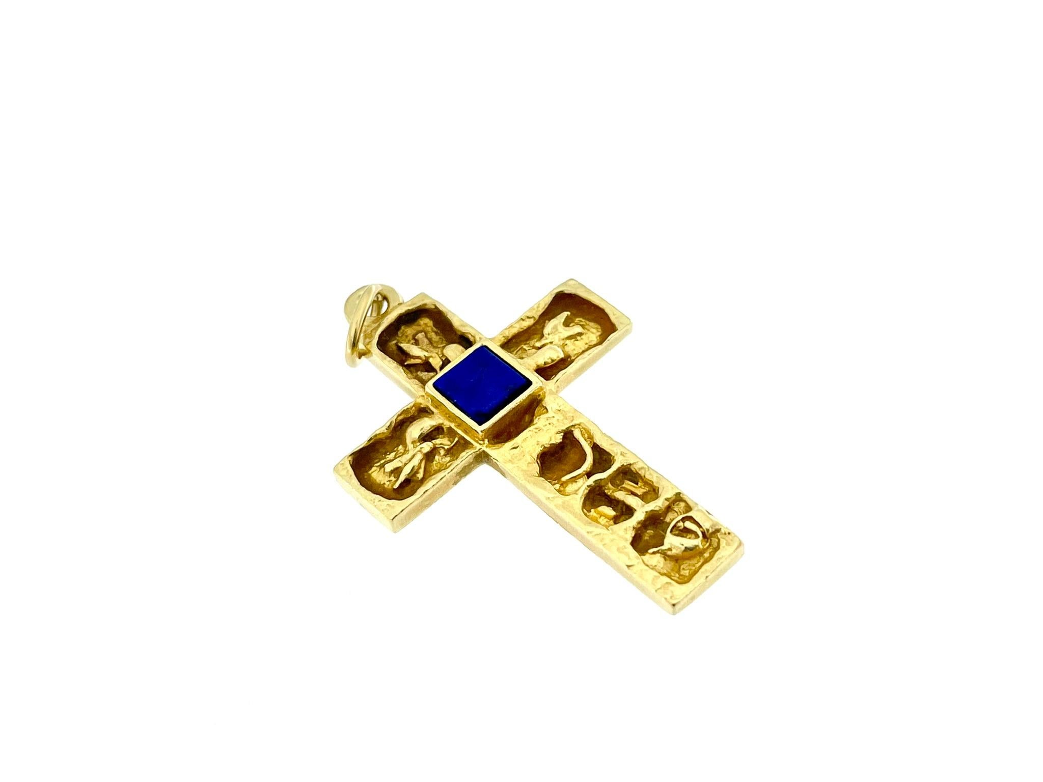 Antique Italian 18kt Yellow Gold Cross with Lapis Lazuli In Good Condition For Sale In Esch-Sur-Alzette, LU