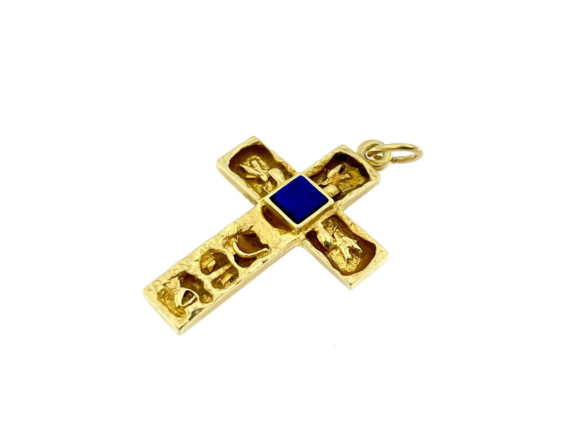Croix italienne ancienne en or jaune 18 carats avec lapis-lazuli Unisexe en vente