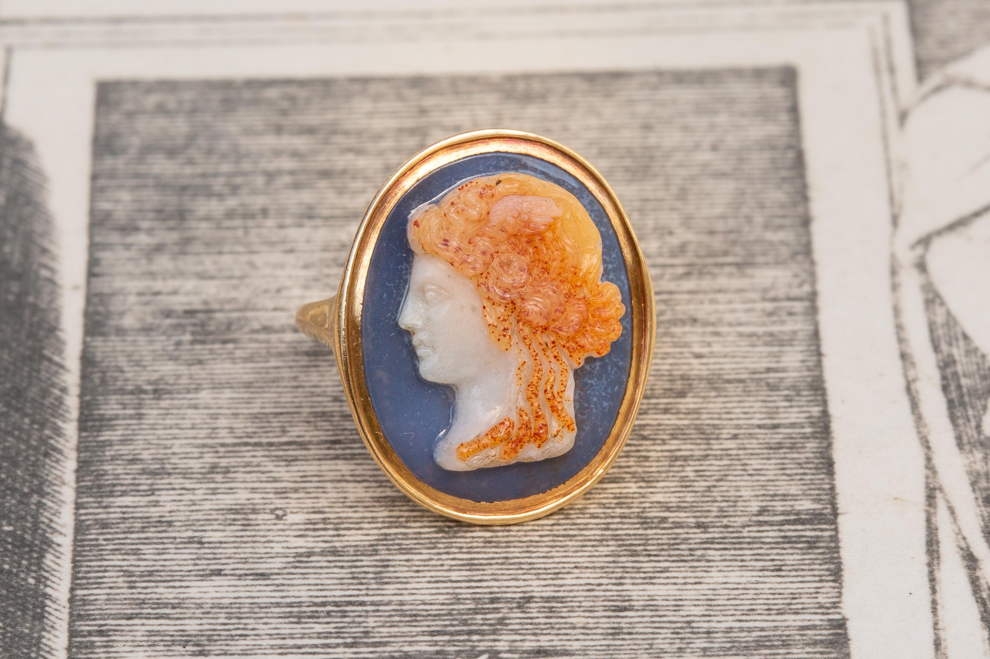 Antique Italian 18th Century Georgian Gold Cameo Ring Bust of Medusa Hardstone For Sale 6