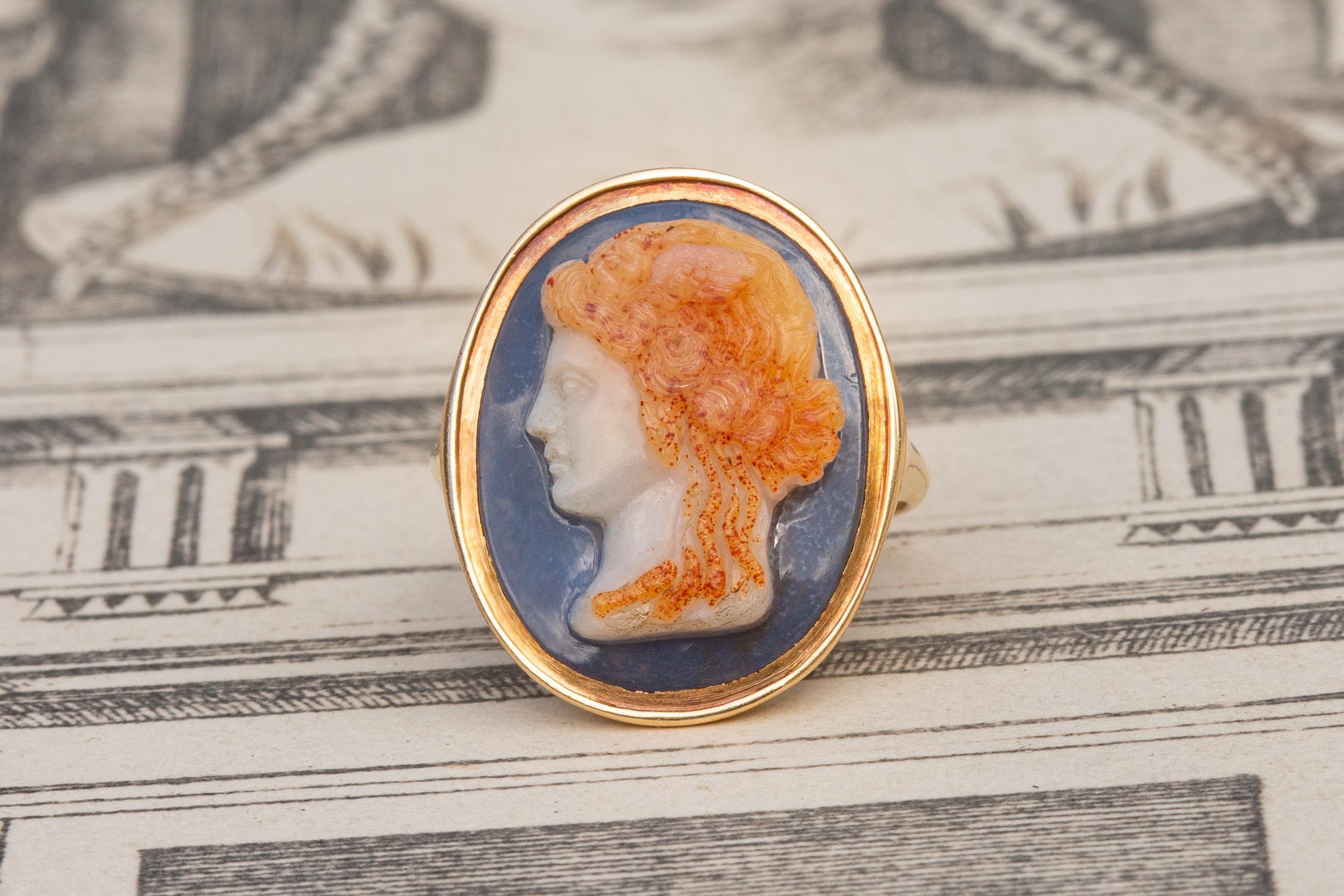 Neoclassical Antique Italian 18th Century Georgian Gold Cameo Ring Bust of Medusa Hardstone For Sale