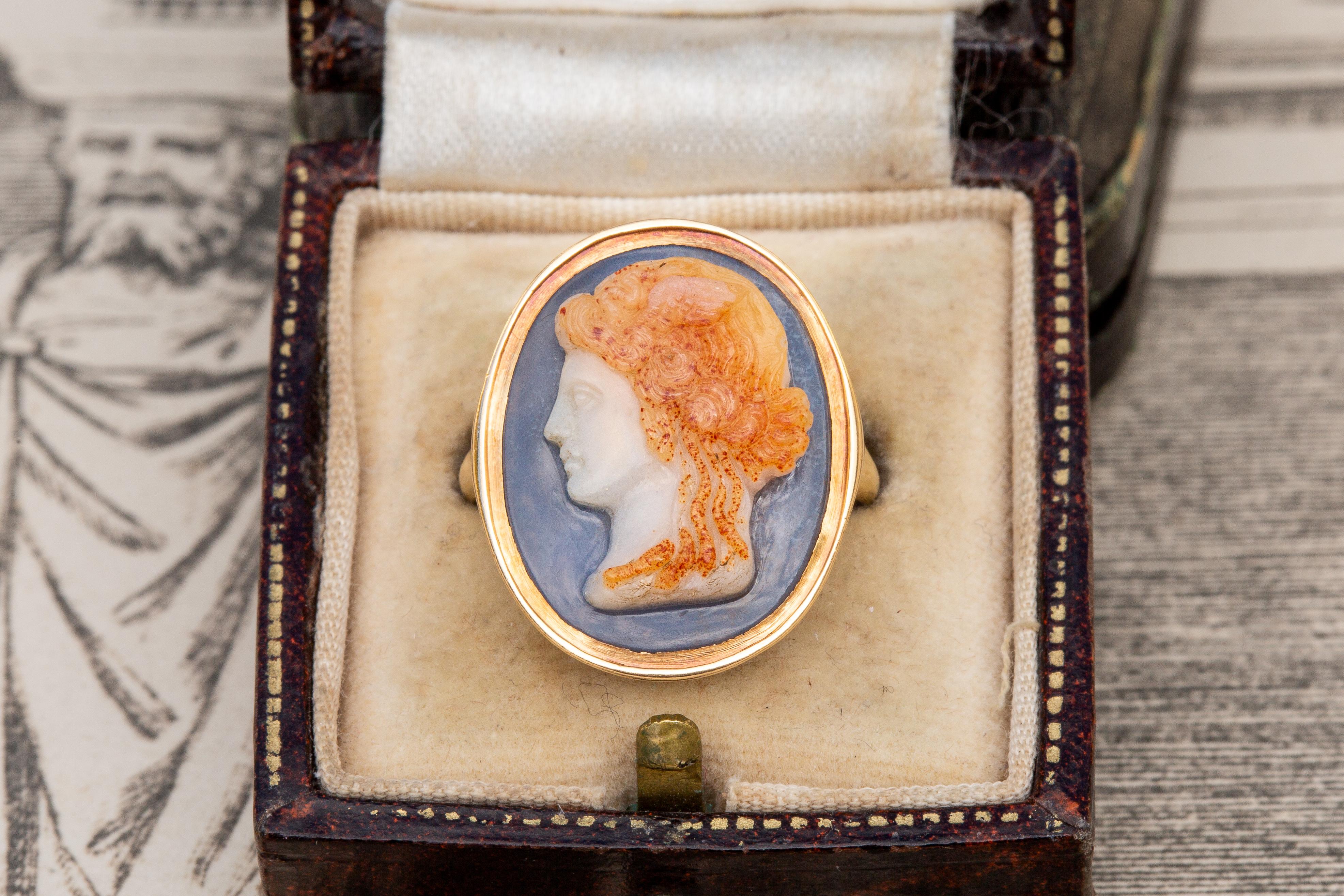 Antique Italian 18th Century Georgian Gold Cameo Ring Bust of Medusa Hardstone For Sale 1