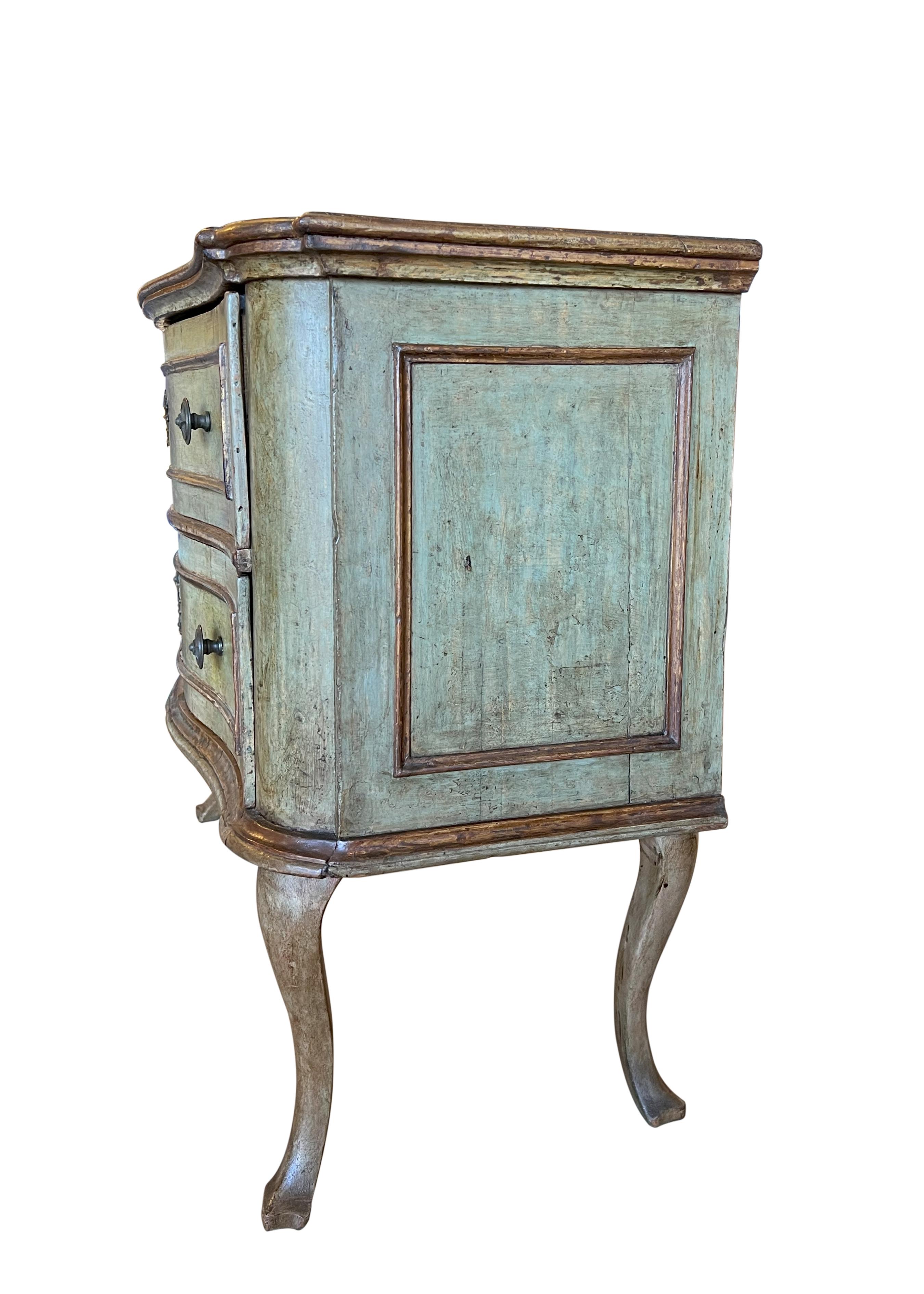 Antique Italian 18th Century Hand Painted Louis XV Chest of Drawers Marchigiano  For Sale 3