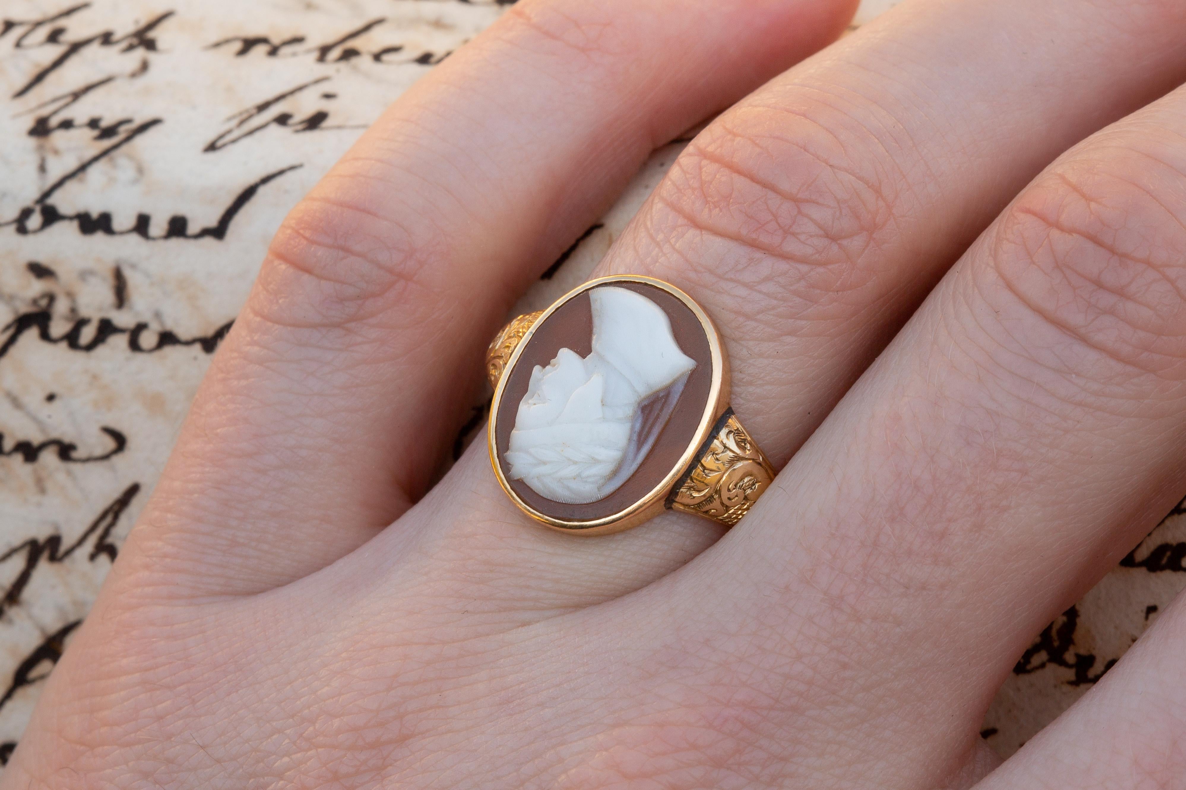 Antique Italian 19th Century Fine Shell Cameo of Dante Alighieri Signet Ring 1