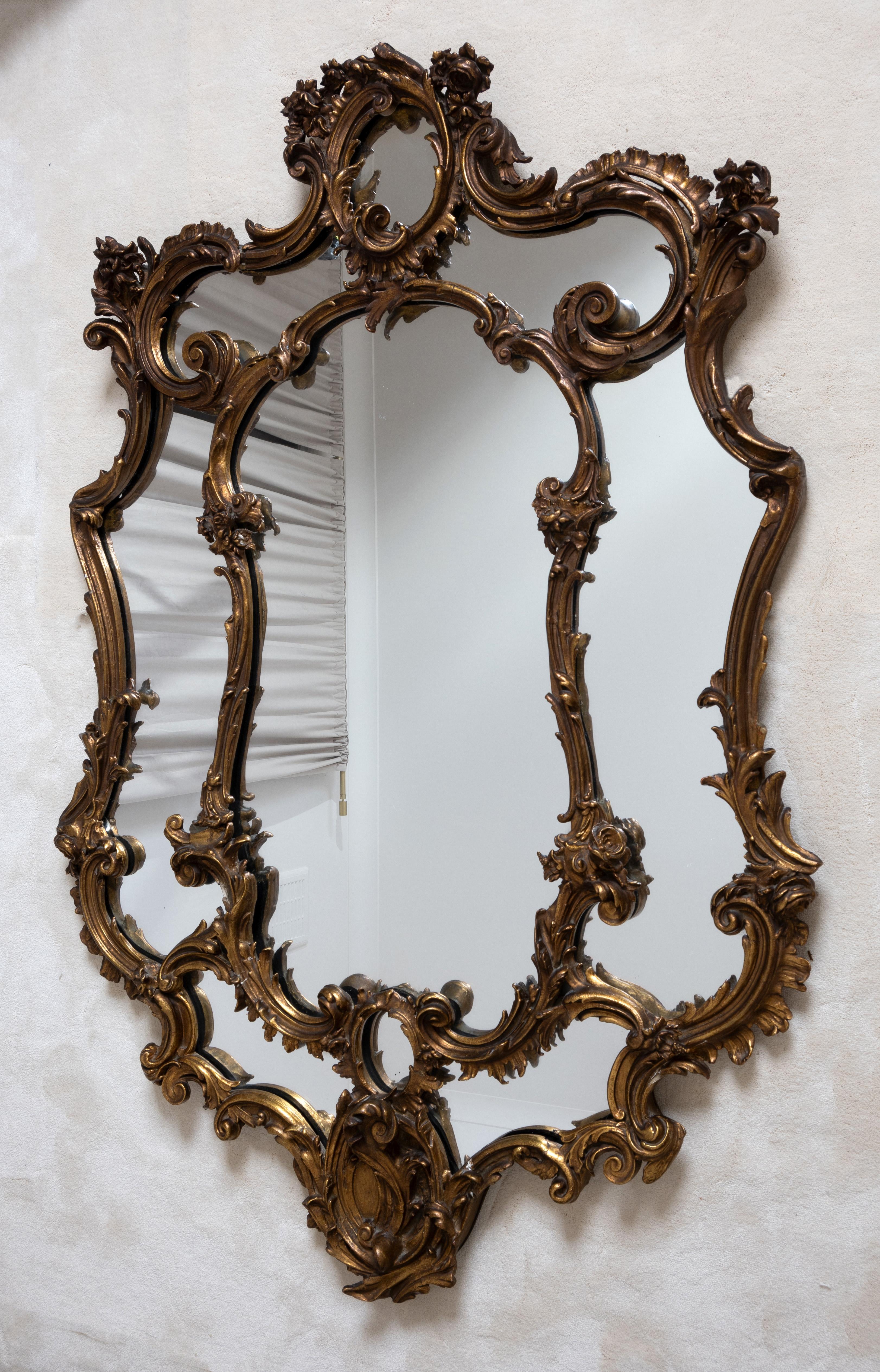 Français Antique Italian 19th Century Giltwood Wall Mirror (miroir en bois doré)  en vente