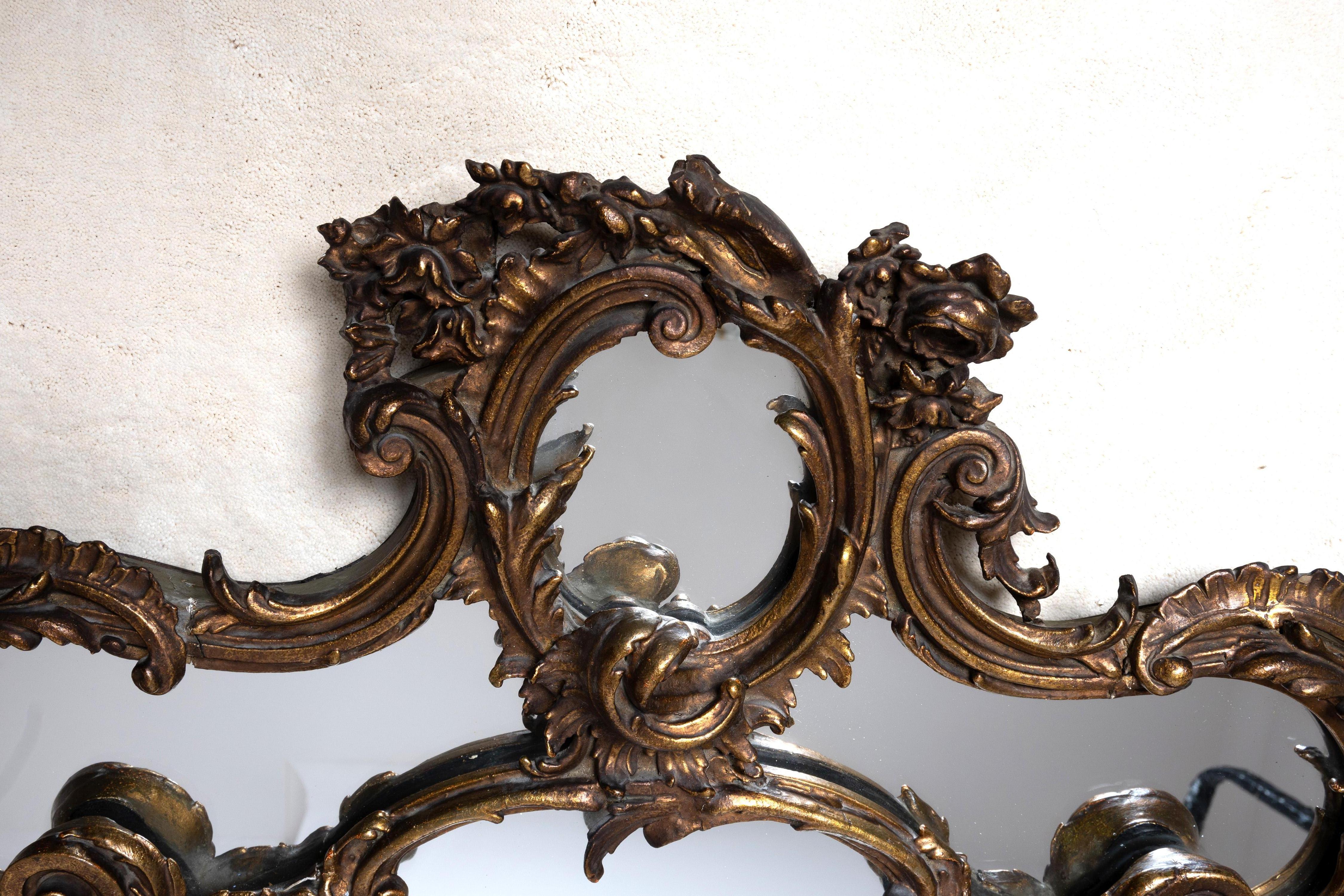XIXe siècle Antique Italian 19th Century Giltwood Wall Mirror (miroir en bois doré)  en vente