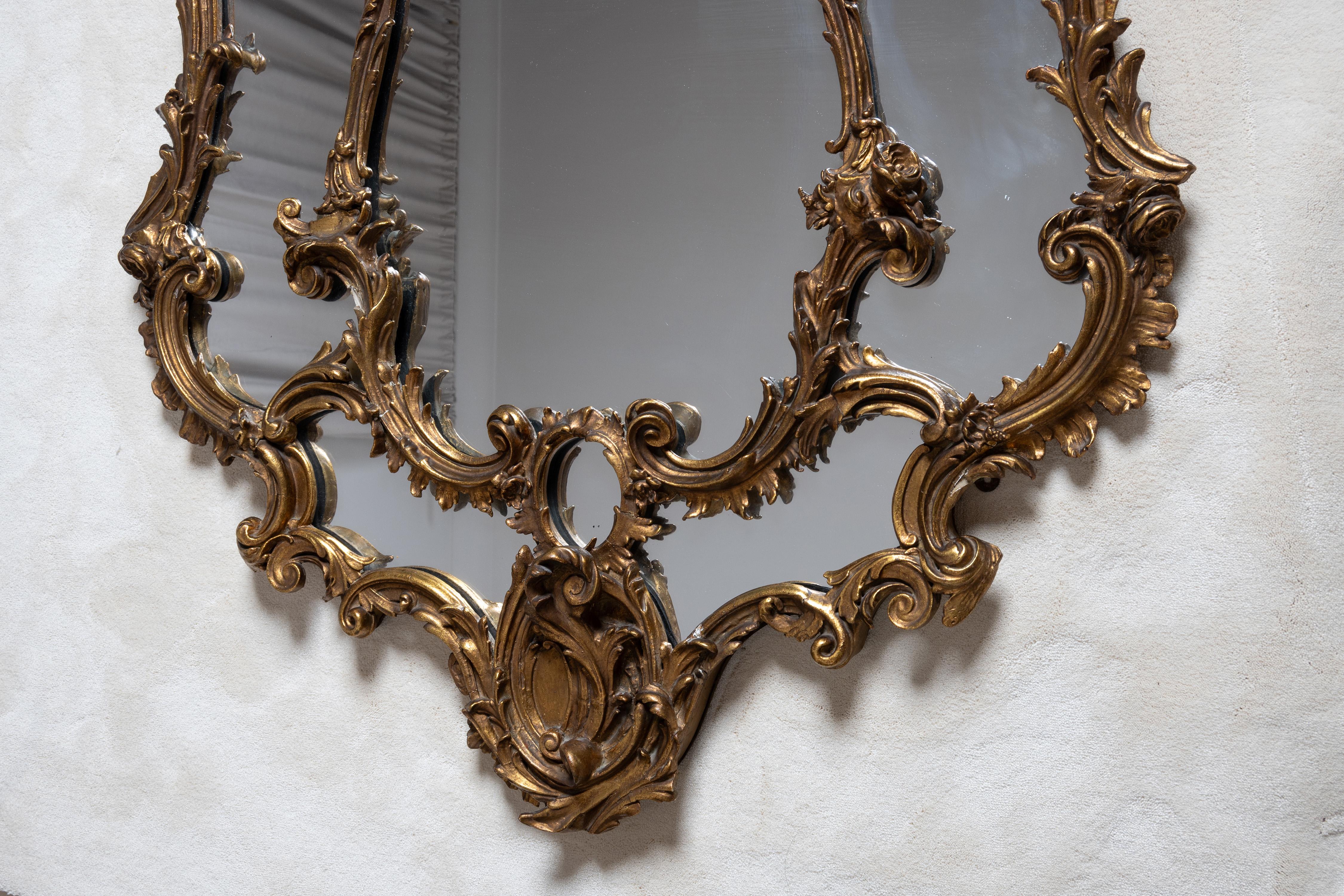 Miroir Antique Italian 19th Century Giltwood Wall Mirror (miroir en bois doré)  en vente