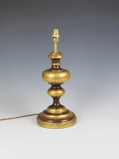 Antike italienische polychrom vergoldete und geschnitzte Holz-Tischlampe aus dem 19. Jahrhundert