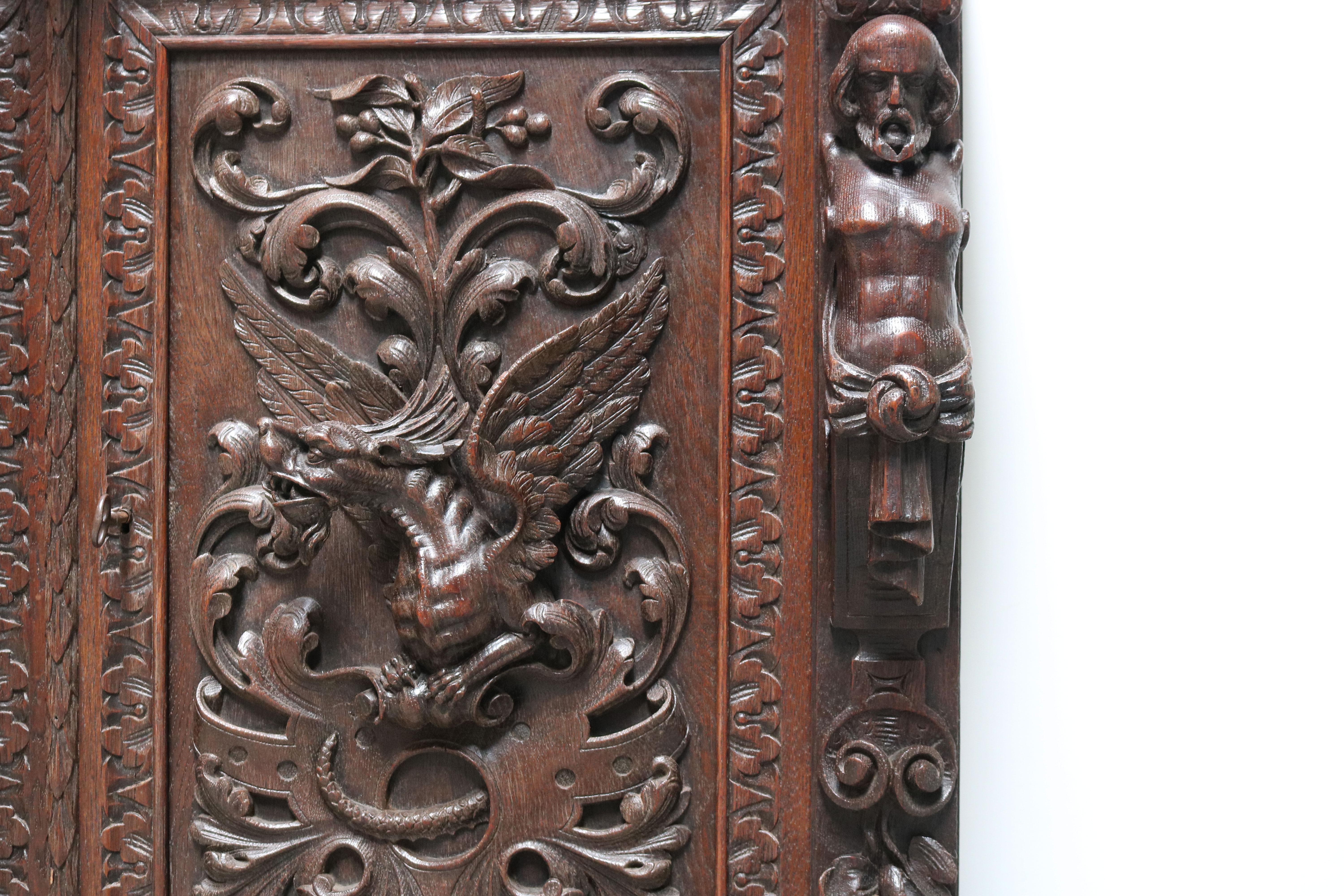 Antique Italian 19th Century Renaissance Revival Bookcase / Display Cabinet Oak For Sale 6