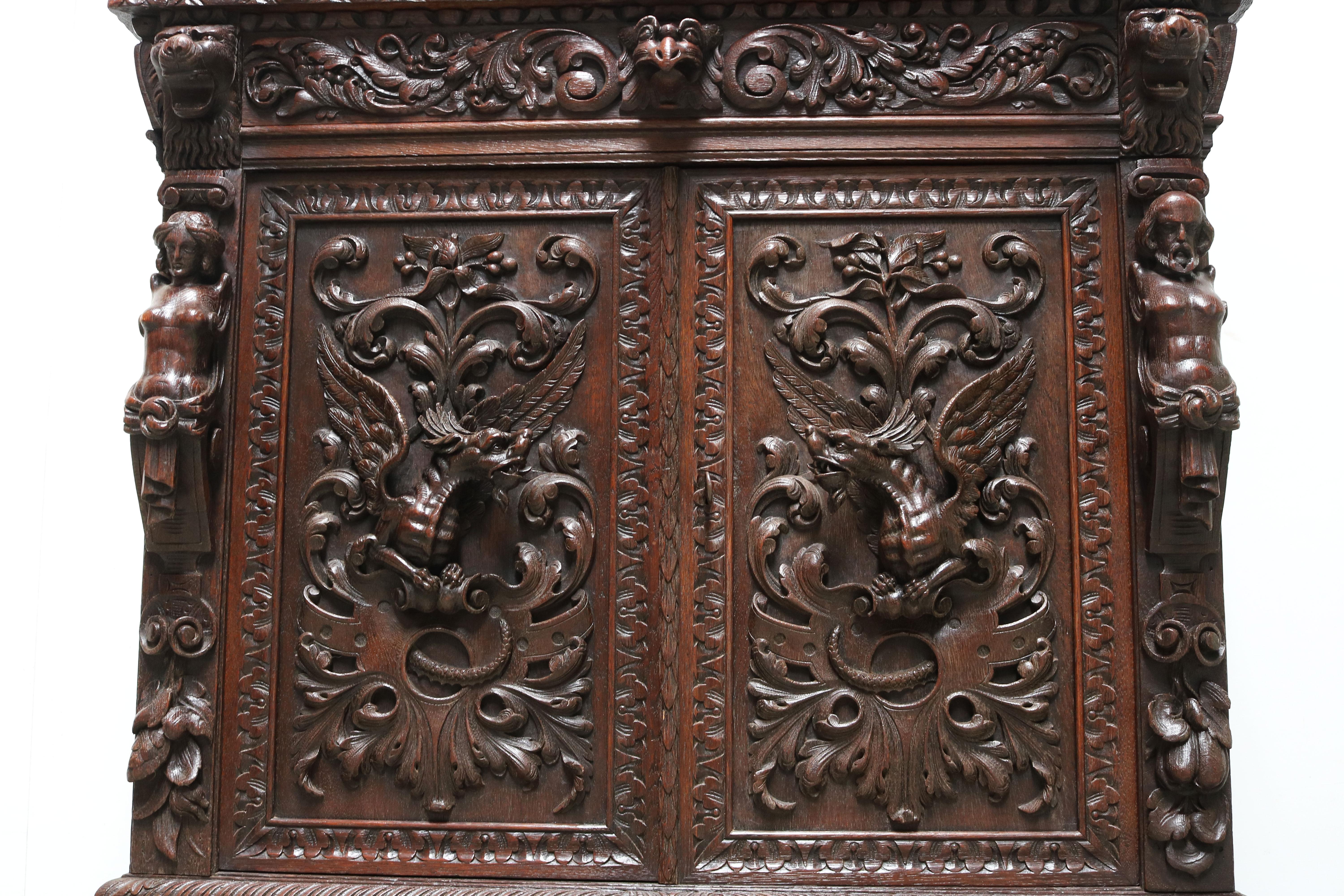 Antique Italian 19th Century Renaissance Revival Bookcase / Display Cabinet Oak For Sale 10