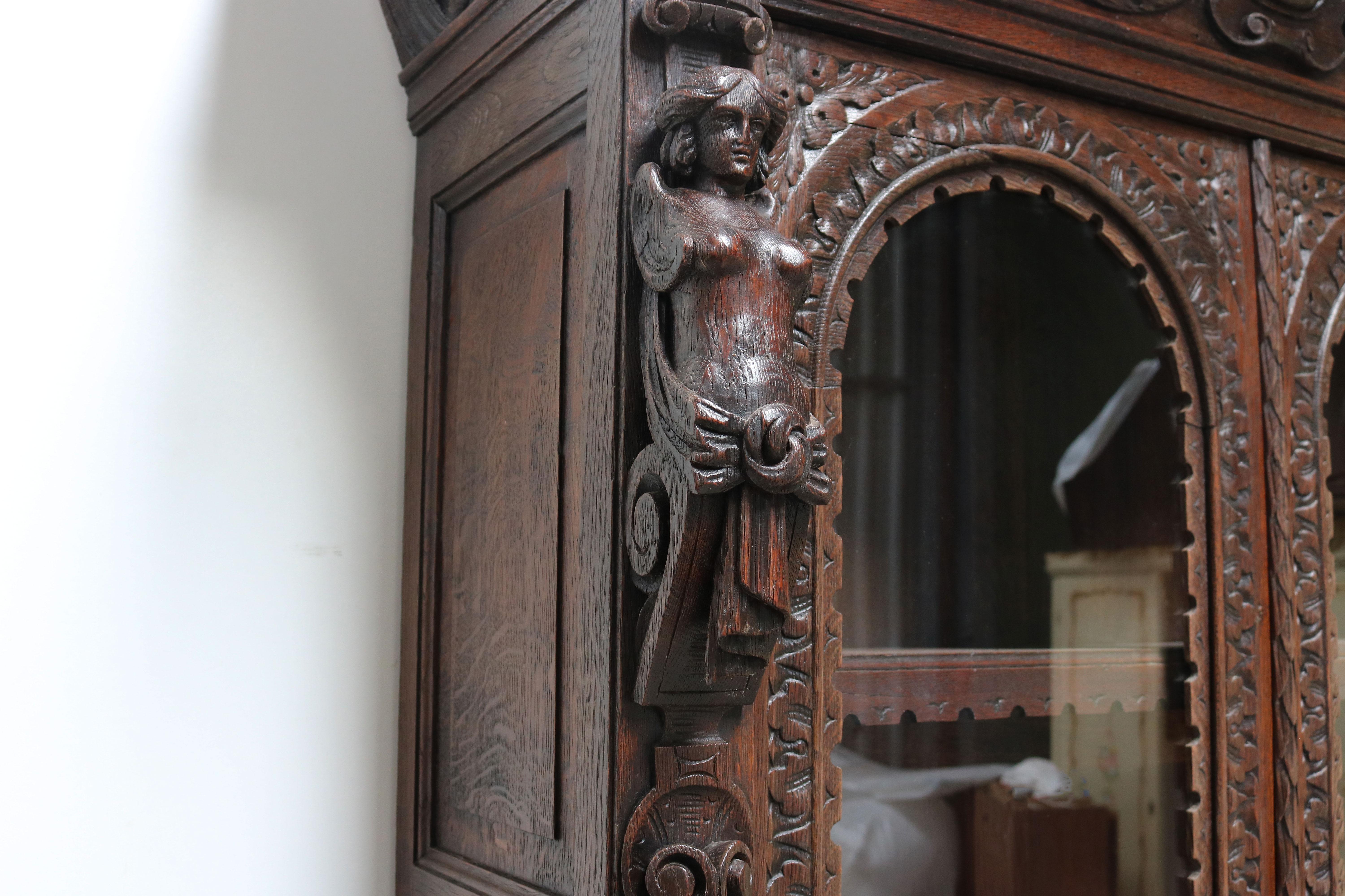 Antique Italian 19th Century Renaissance Revival Bookcase / Display Cabinet Oak For Sale 11