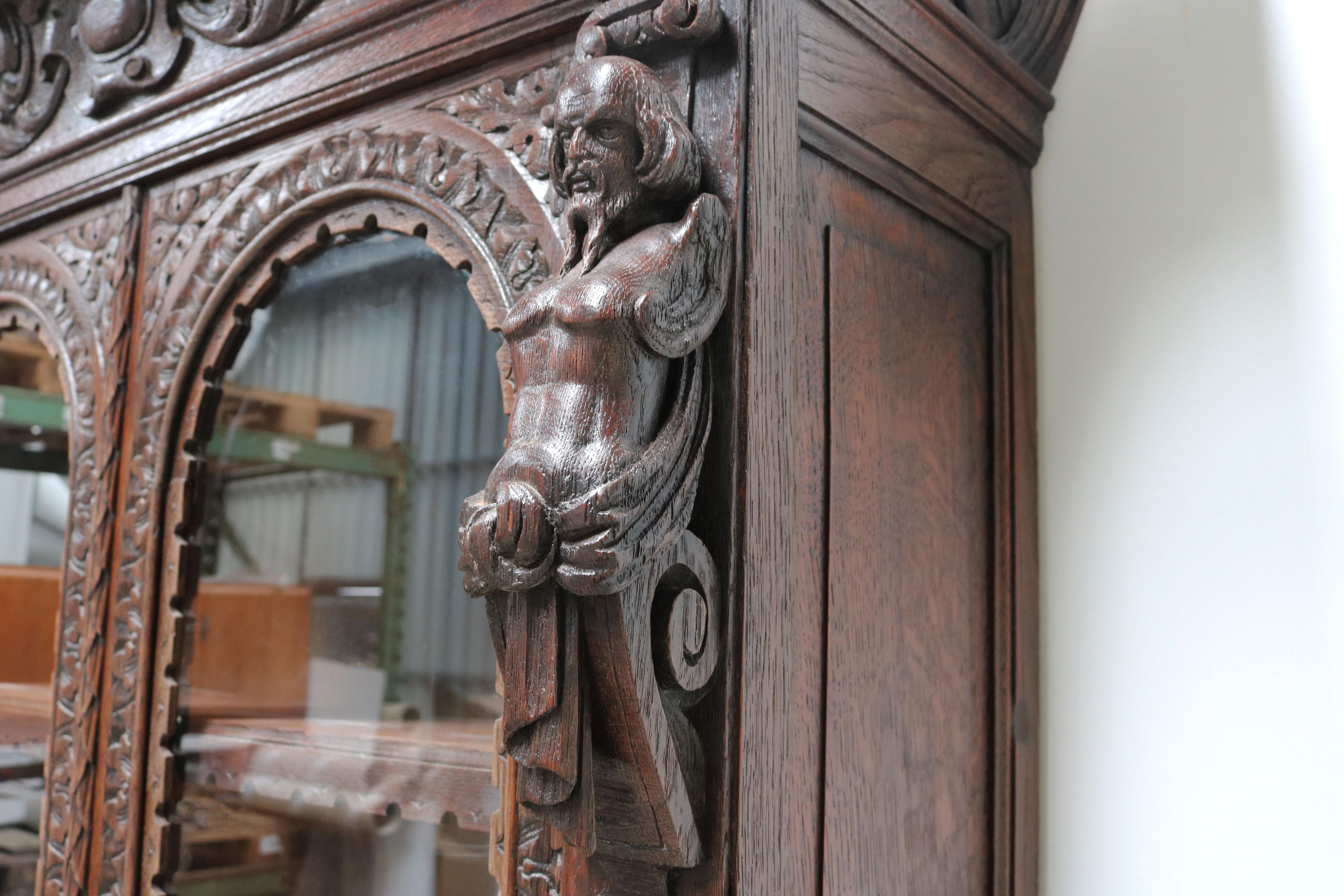 Antique Italian 19th Century Renaissance Revival Bookcase / Display Cabinet Oak For Sale 12