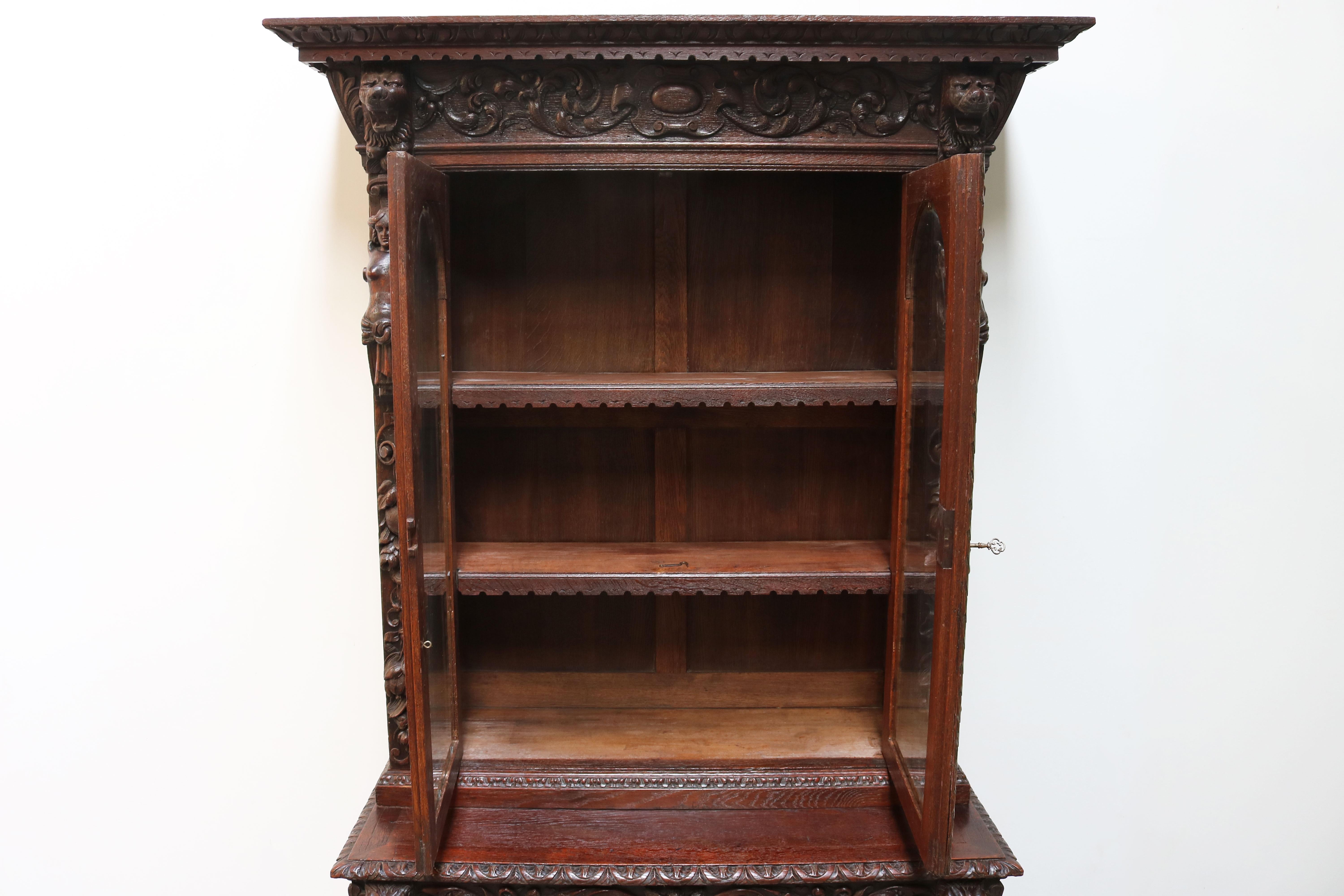 Antique Italian 19th Century Renaissance Revival Bookcase / Display Cabinet Oak For Sale 13