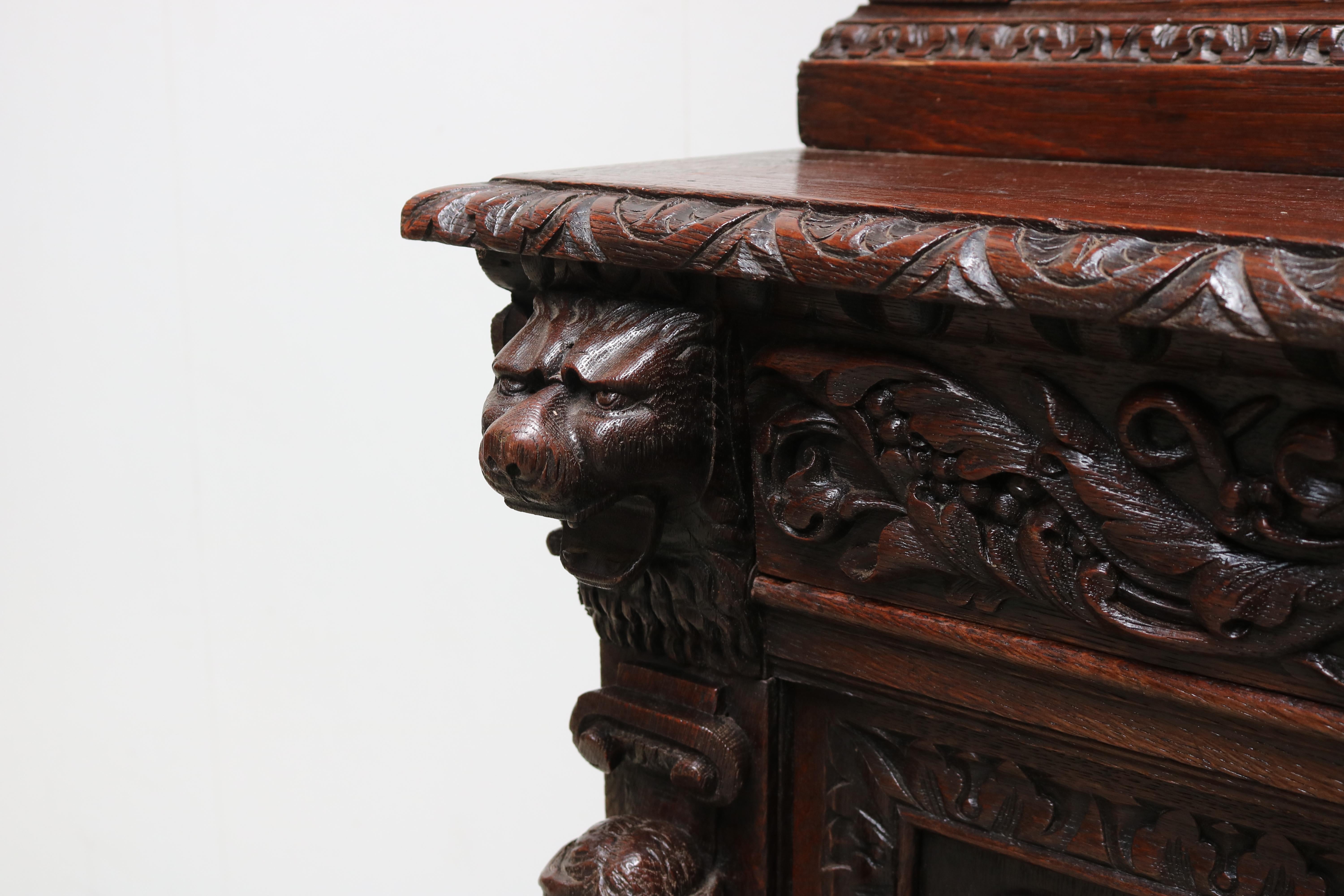 Antique Italian 19th Century Renaissance Revival Bookcase / Display Cabinet Oak For Sale 14