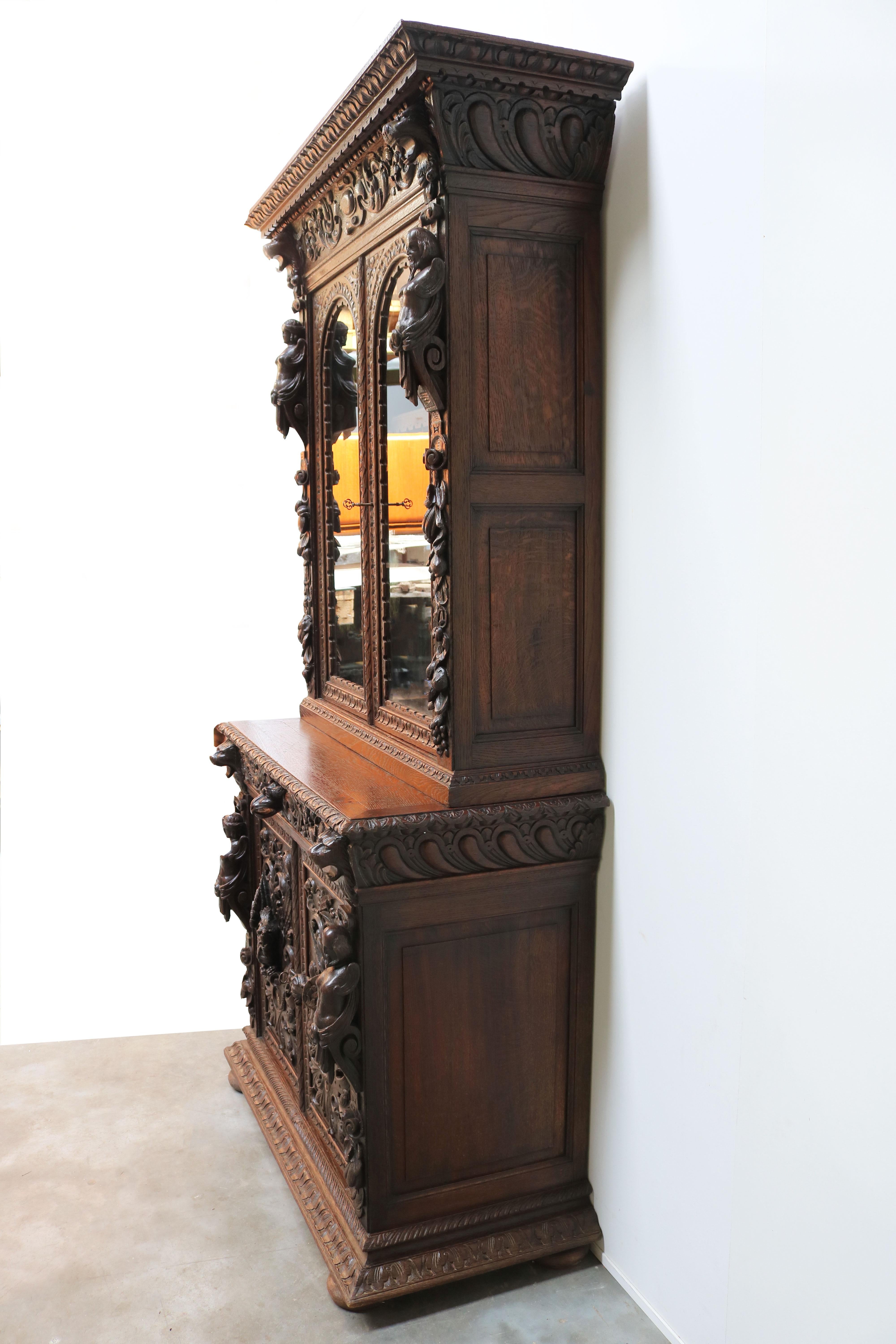 Antique Italian 19th Century Renaissance Revival Bookcase / Display Cabinet Oak For Sale 1