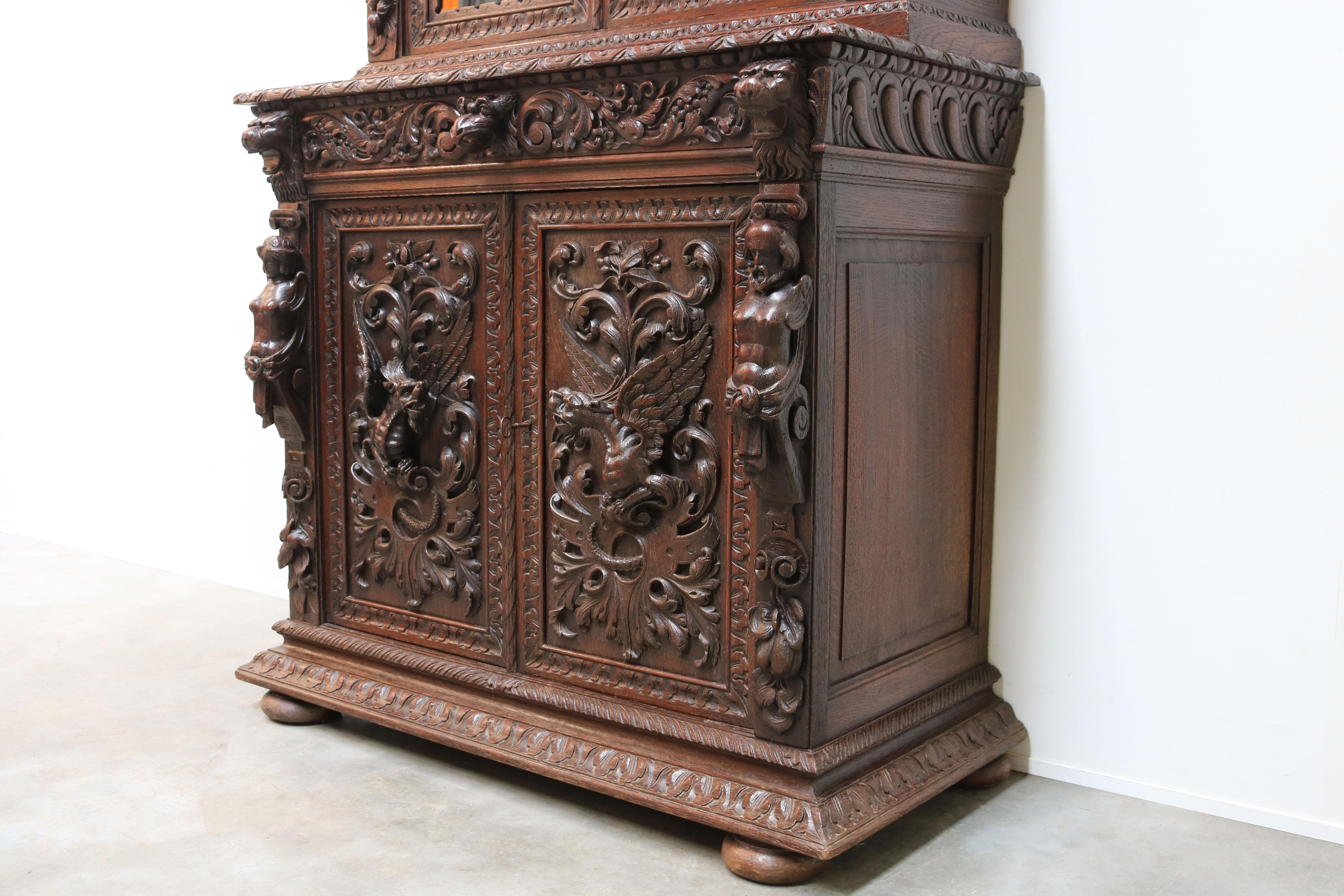 Antique Italian 19th Century Renaissance Revival Bookcase / Display Cabinet Oak For Sale 2