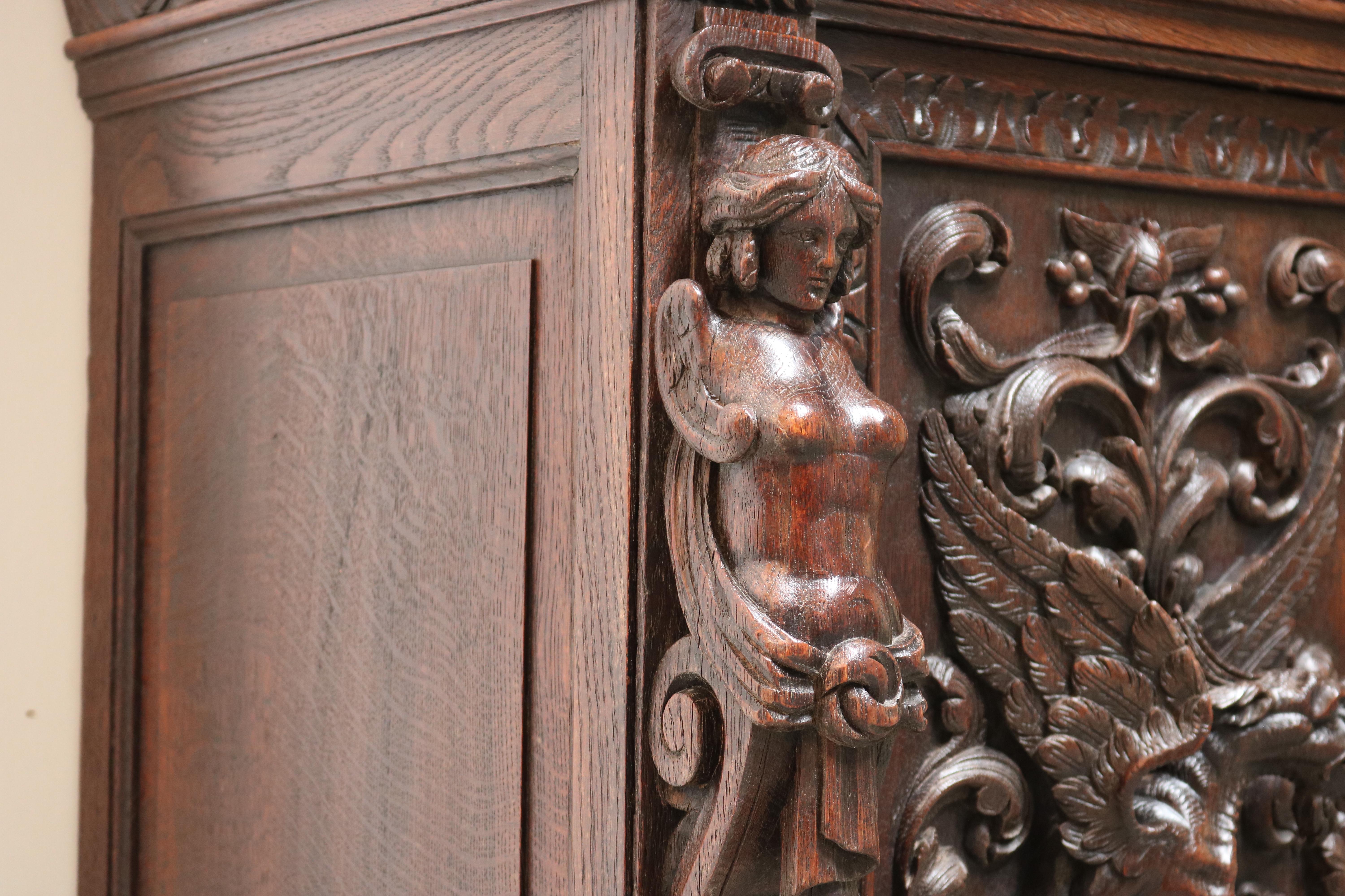 Antique Italian 19th Century Renaissance Revival Bookcase / Display Cabinet Oak For Sale 3