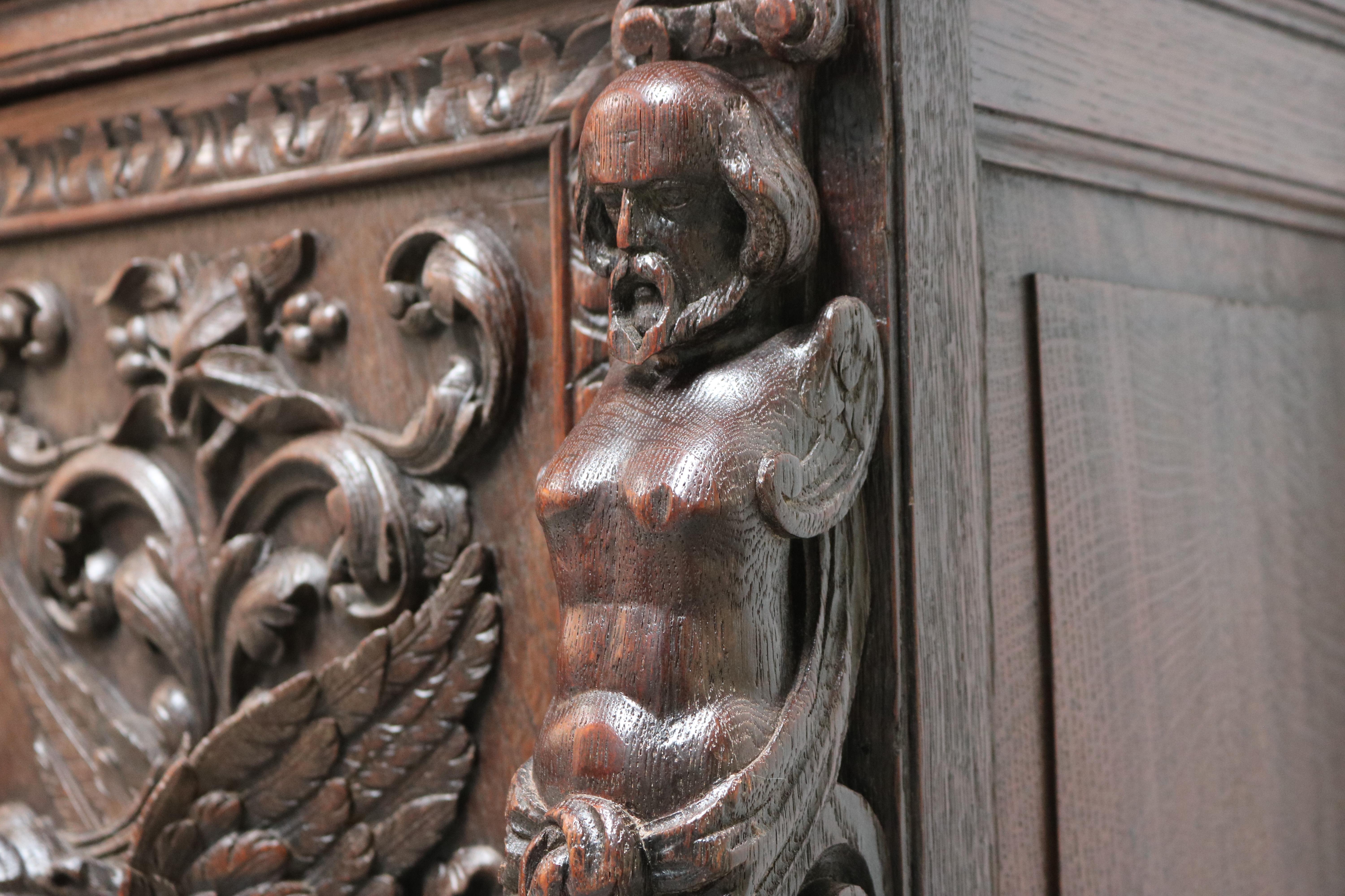 Antique Italian 19th Century Renaissance Revival Bookcase / Display Cabinet Oak For Sale 4