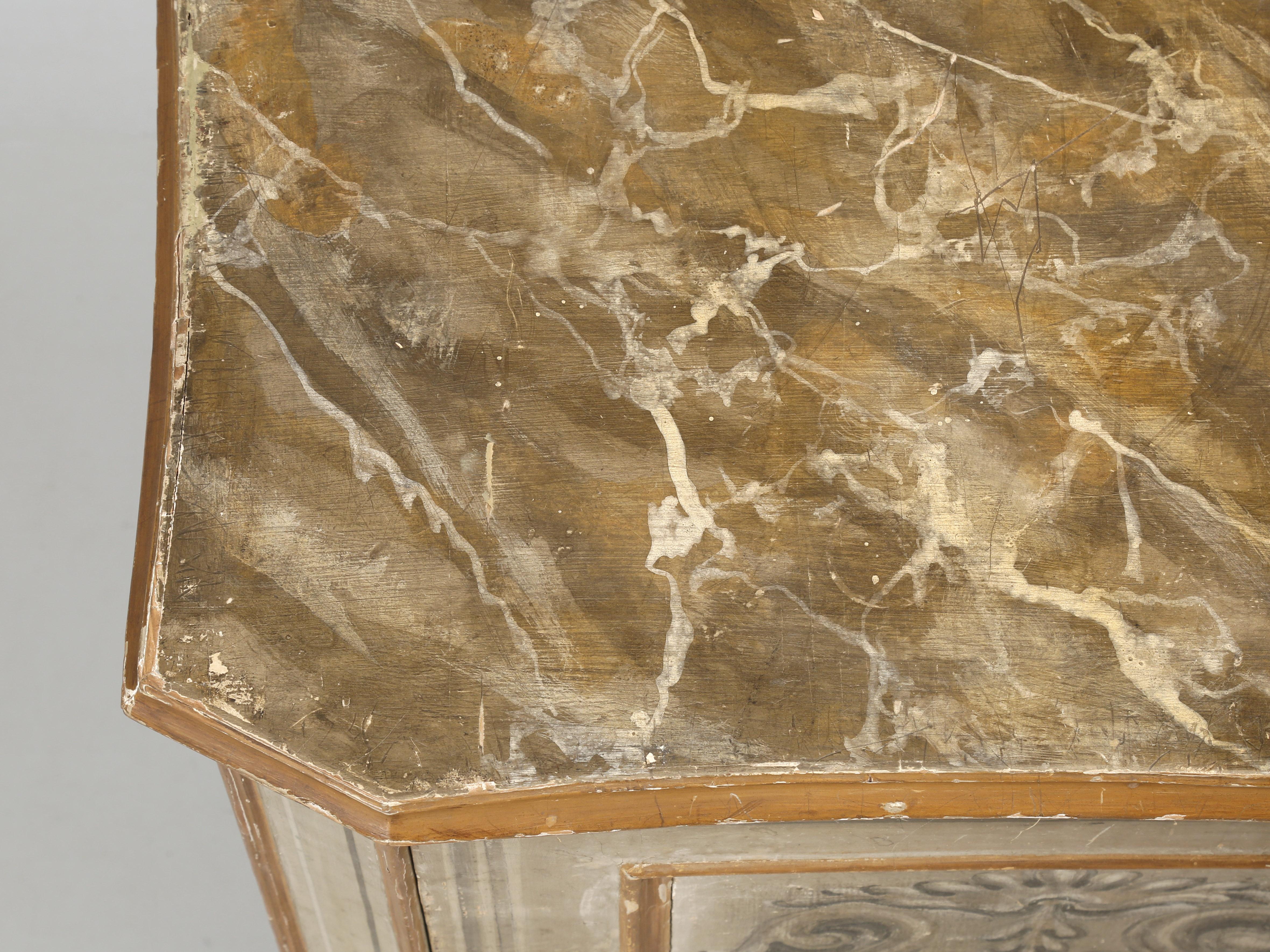 Antiguo Buffet Italiano de 3 Puertas Hermosa Pintura Original Sin Restaurar circa 1800's 3