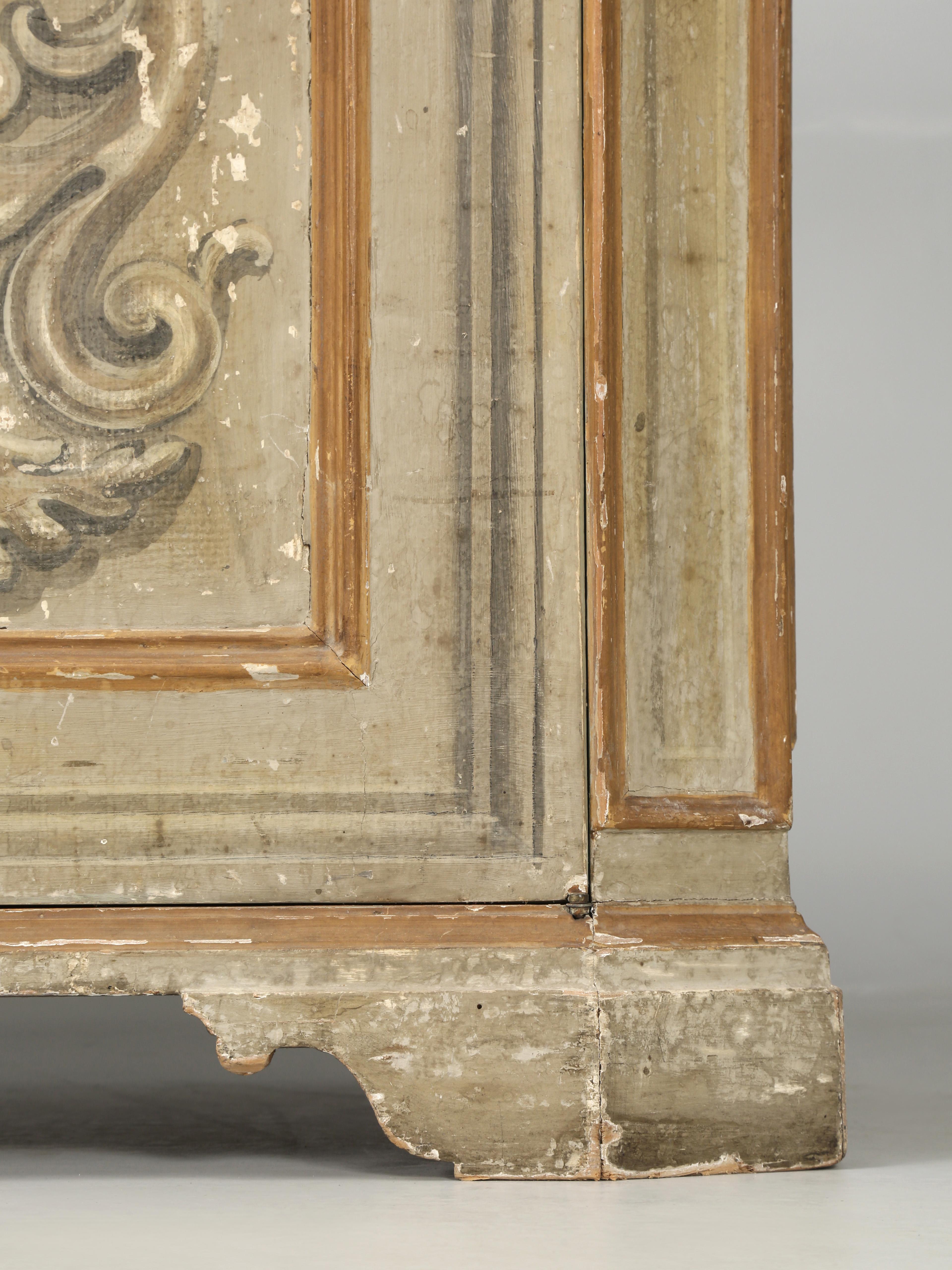 Antiguo Buffet Italiano de 3 Puertas Hermosa Pintura Original Sin Restaurar circa 1800's 9