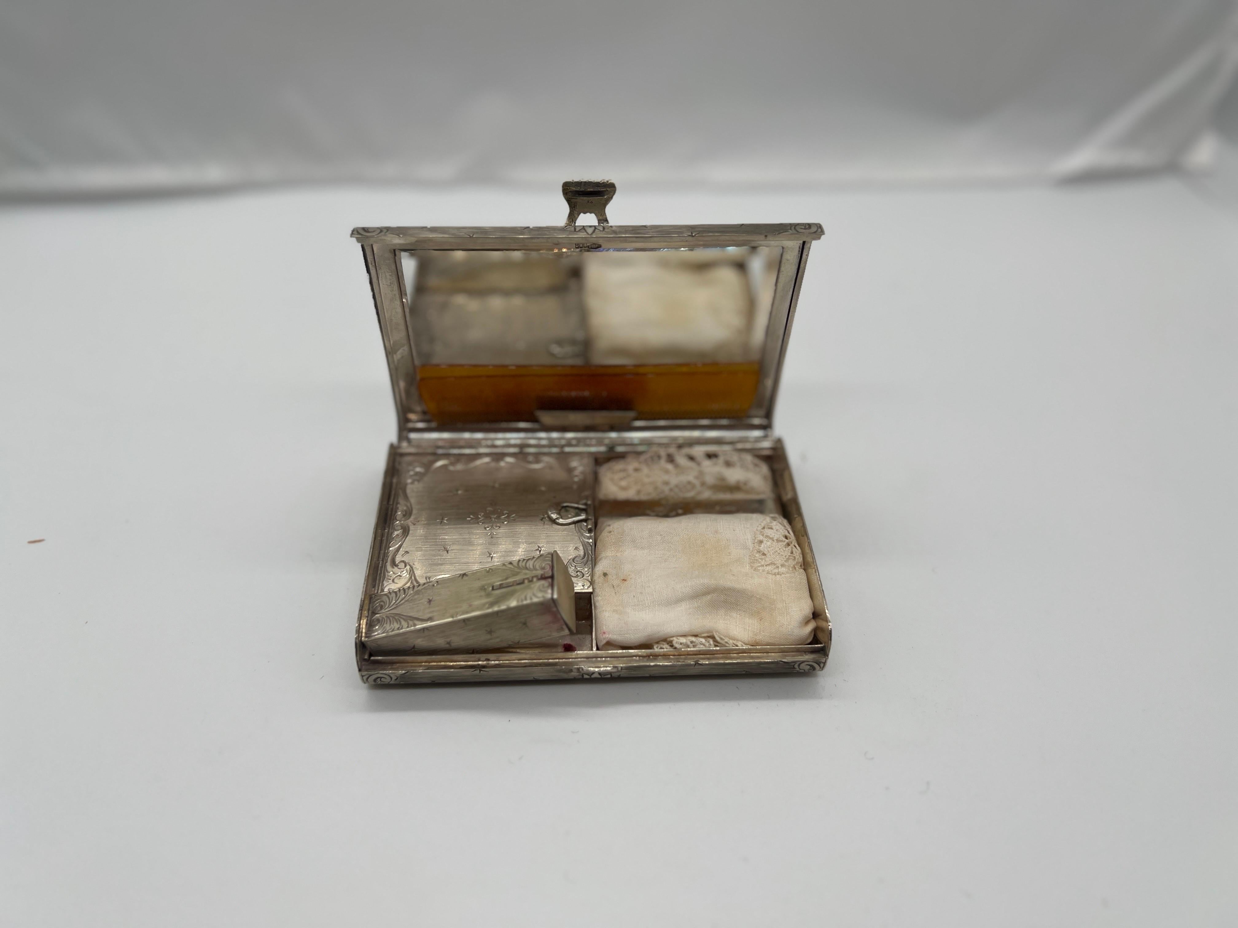 Antike italienische 800 Hand Chased Silber & Rubin Inset Minaudière Vanity Fall im Angebot 2