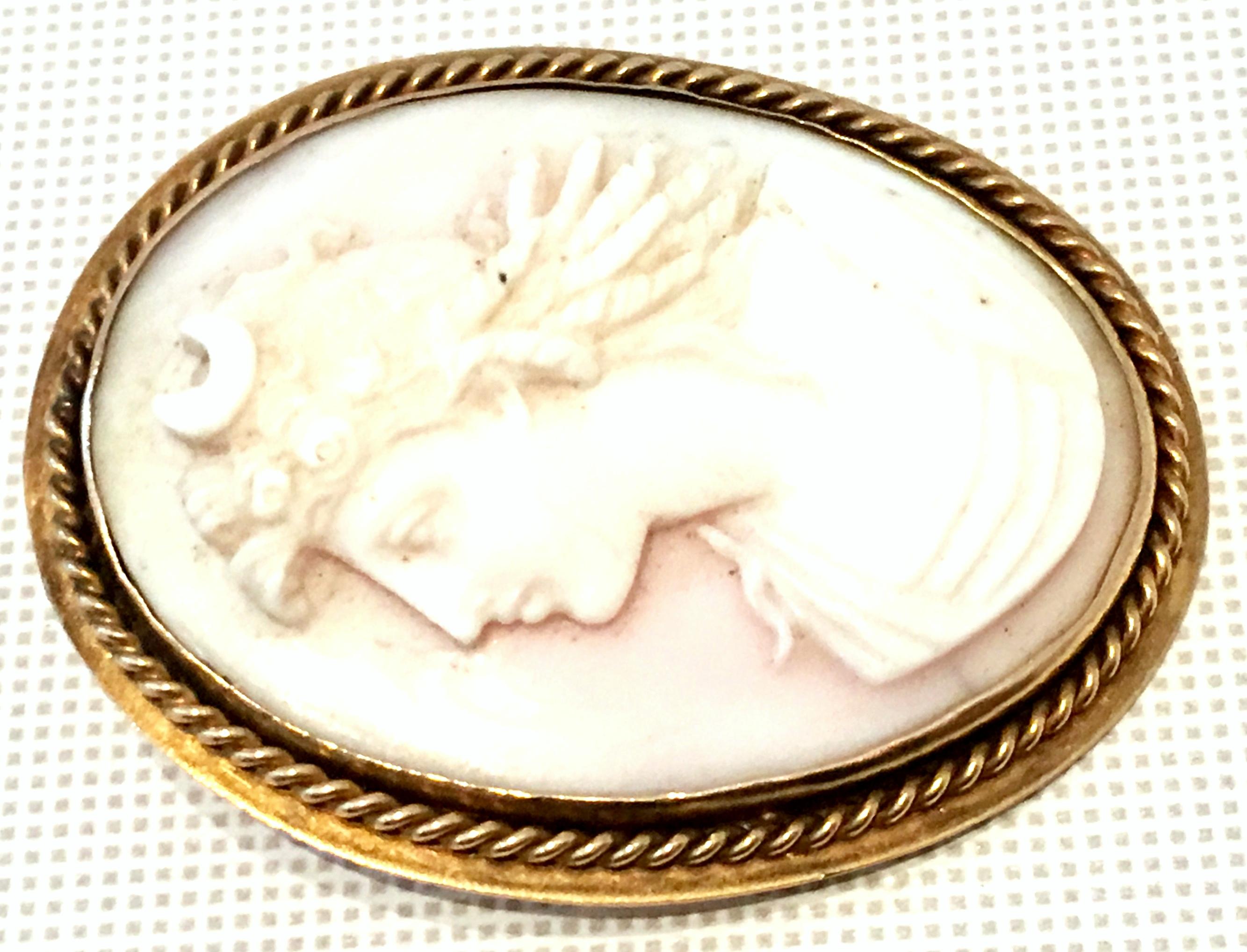 Antique Italian 9K Gold & Highly Carved Pink Shell Cameo Brooch In Good Condition For Sale In West Palm Beach, FL