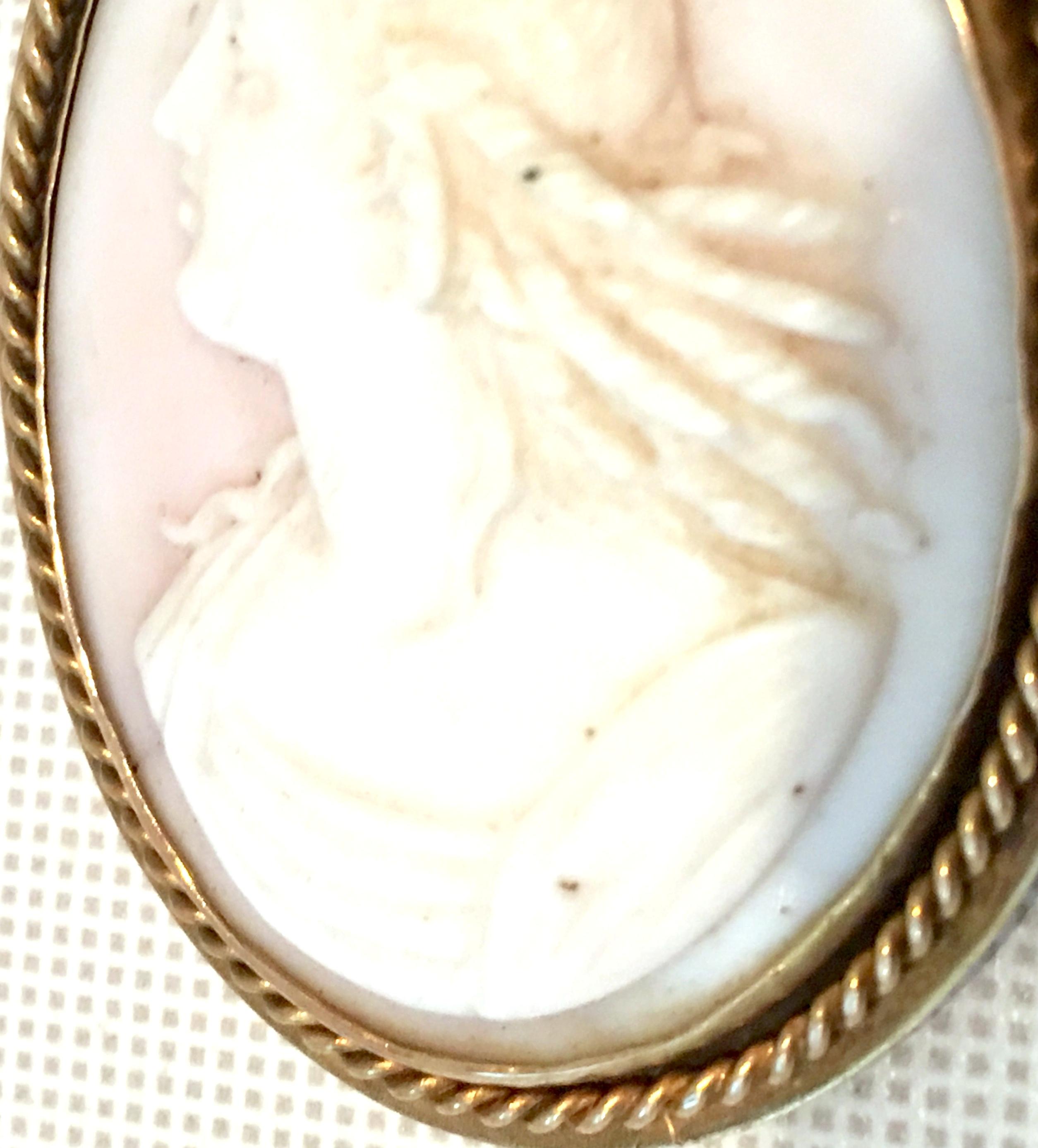 Antique Italian 9K Gold & Highly Carved Pink Shell Cameo Brooch For Sale 2