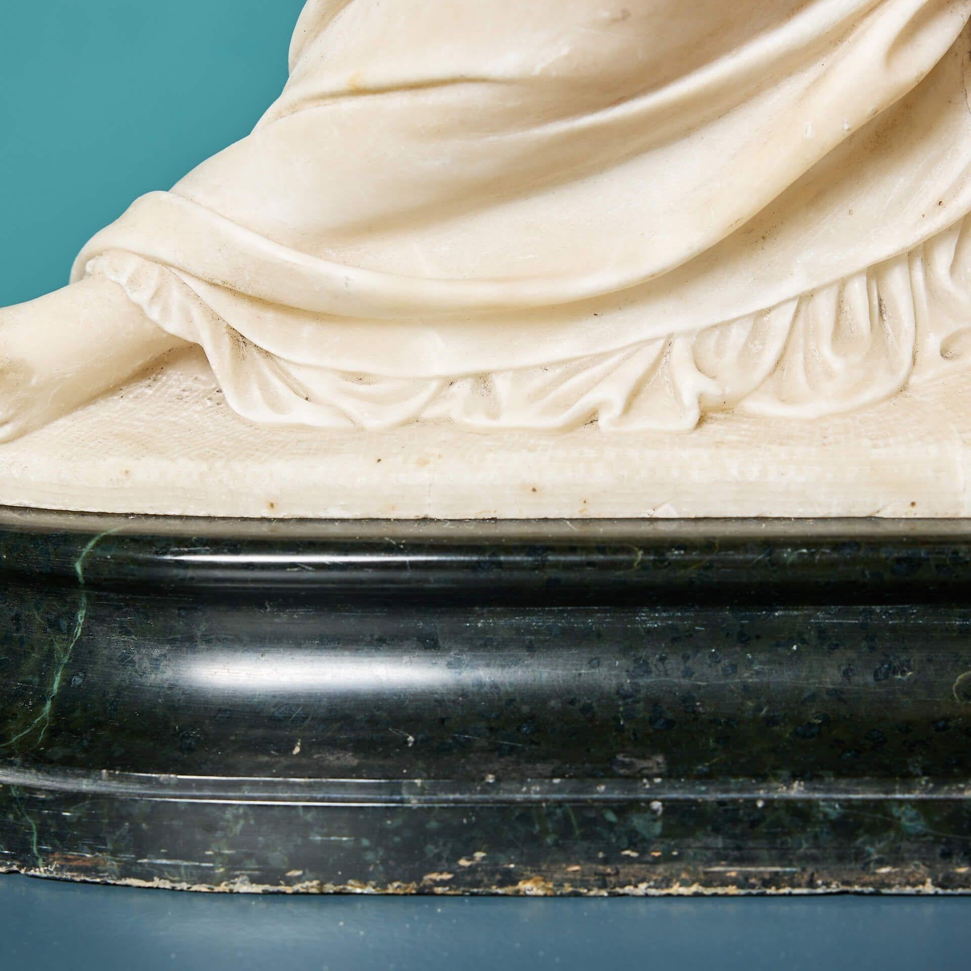 Antigua Escultura Italiana de Alabastro de Leda y el Cisne Tallado a mano en venta