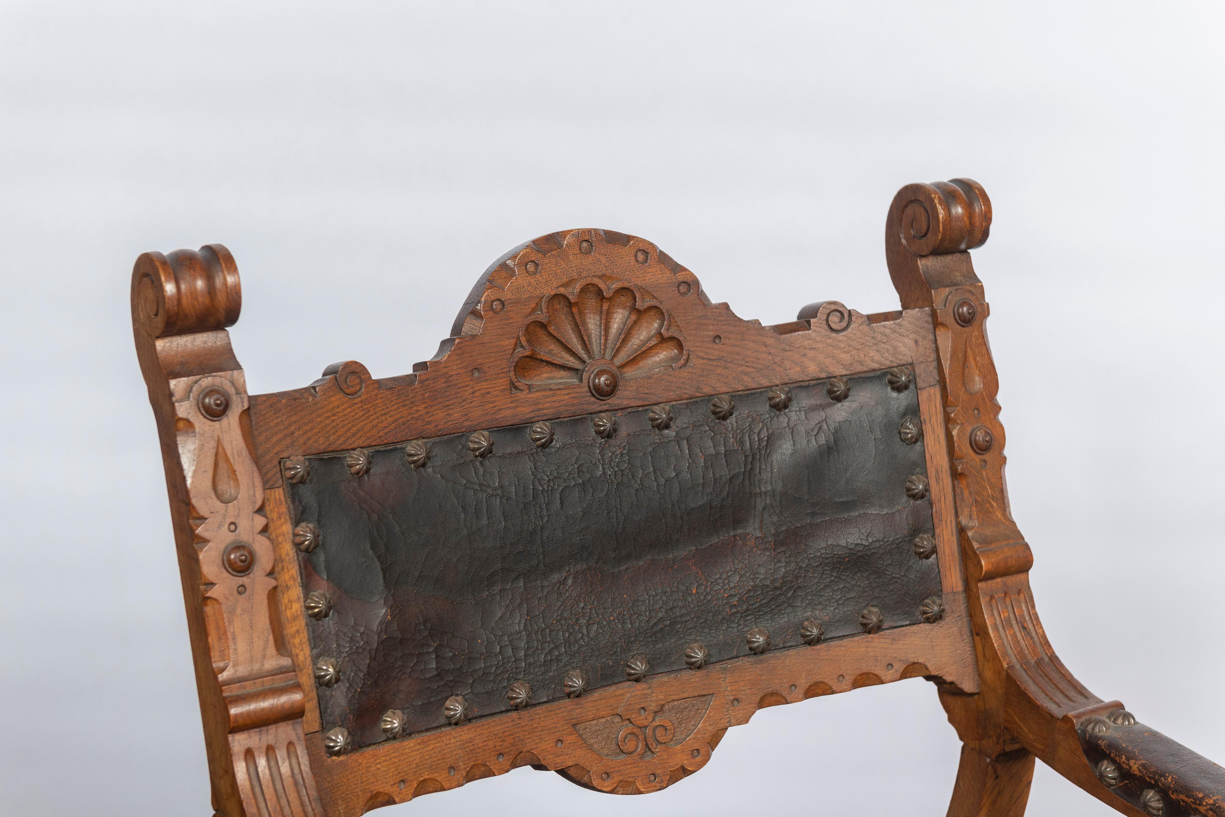 Renaissance Revival Antique Italian Armchair in Carved Wood and Leather For Sale